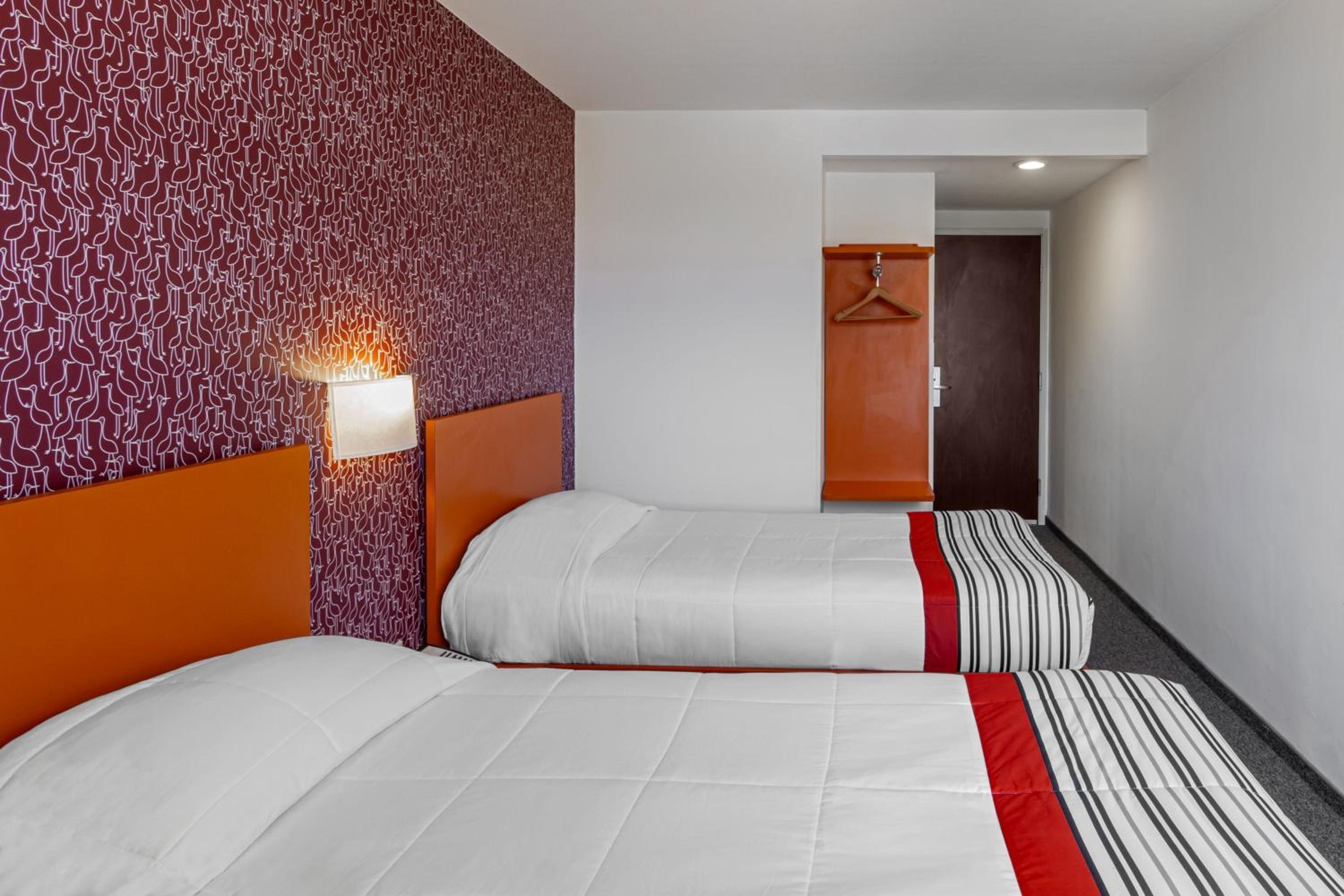 Twin Room - Photo 2