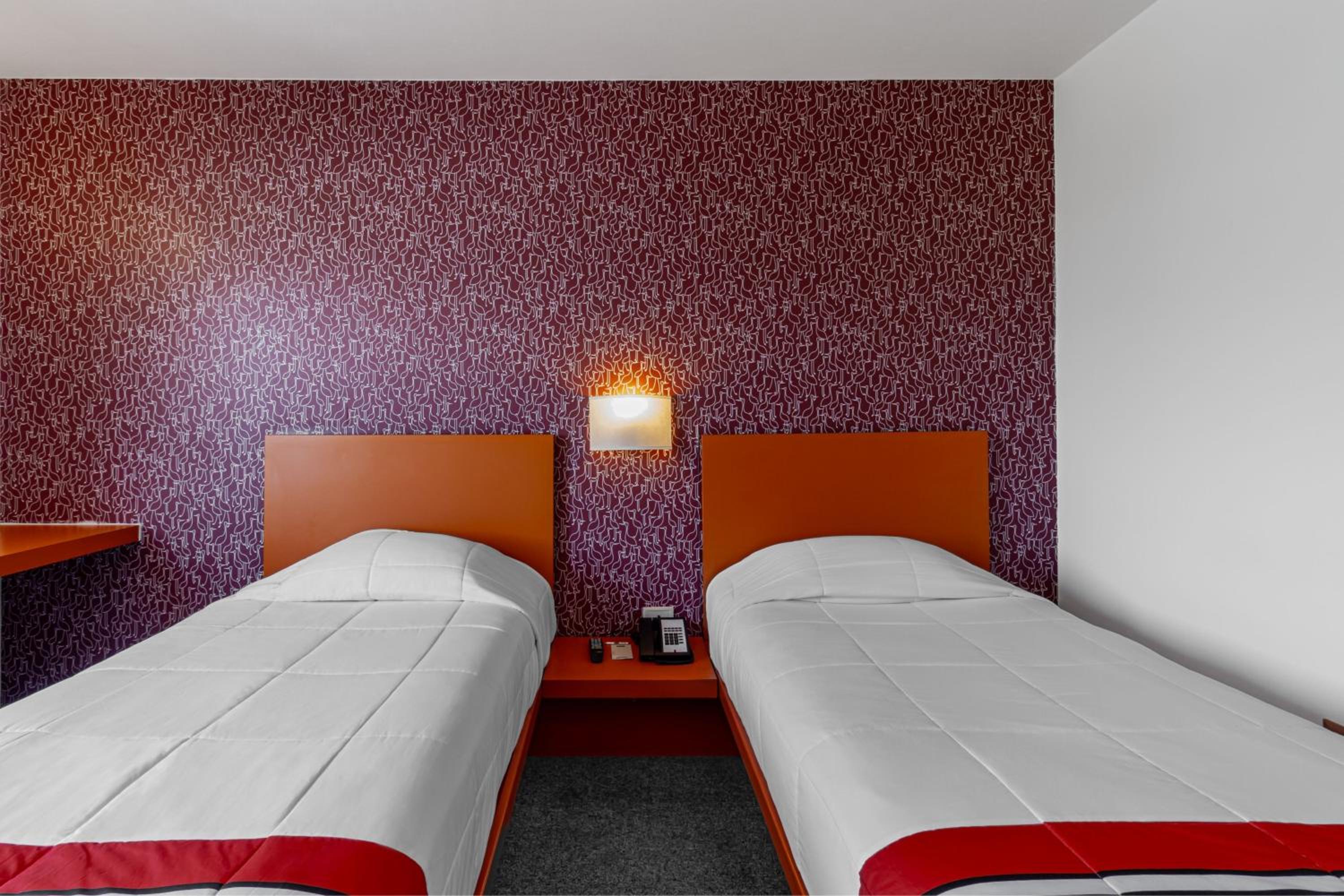 Twin Room - Photo 8
