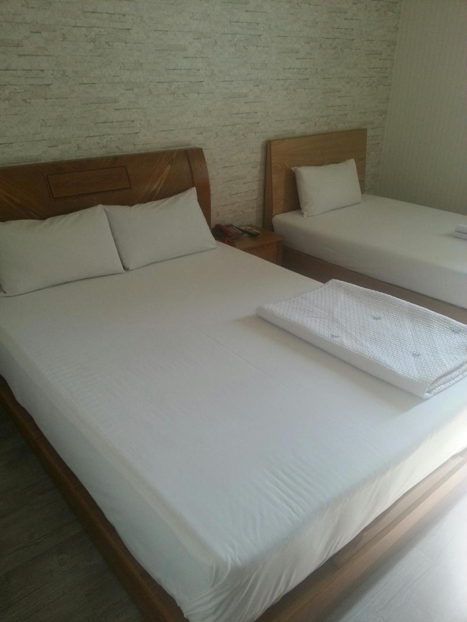 Twin Room - Photo 5