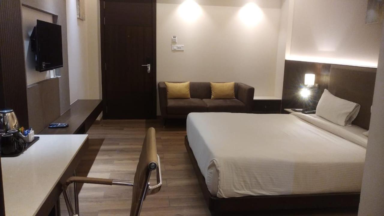 Executive Room - Photo 1