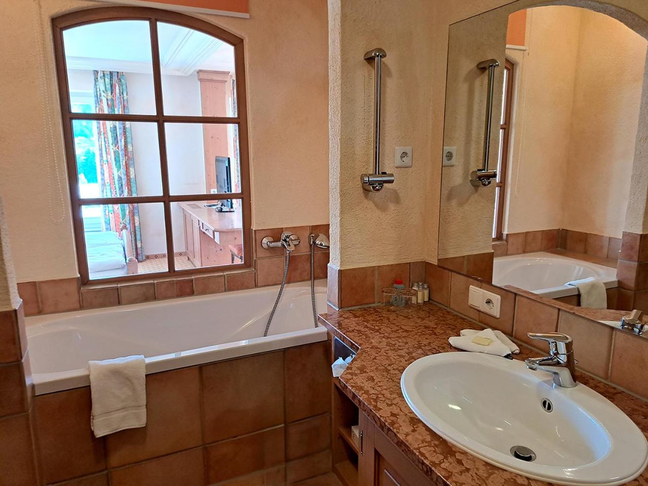 Junior Suite With Garden View photo 3