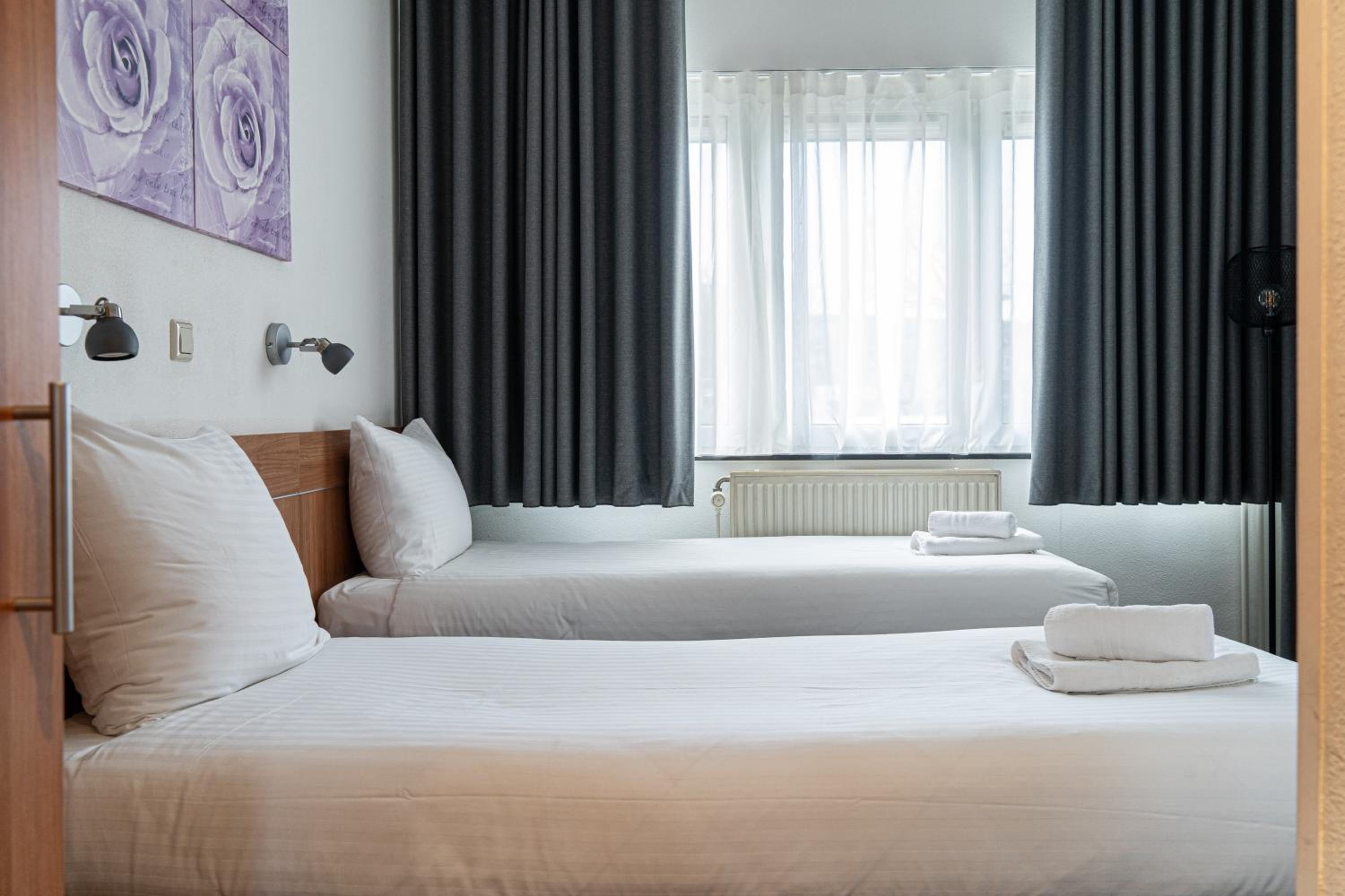 Economy Twin Room photo 1