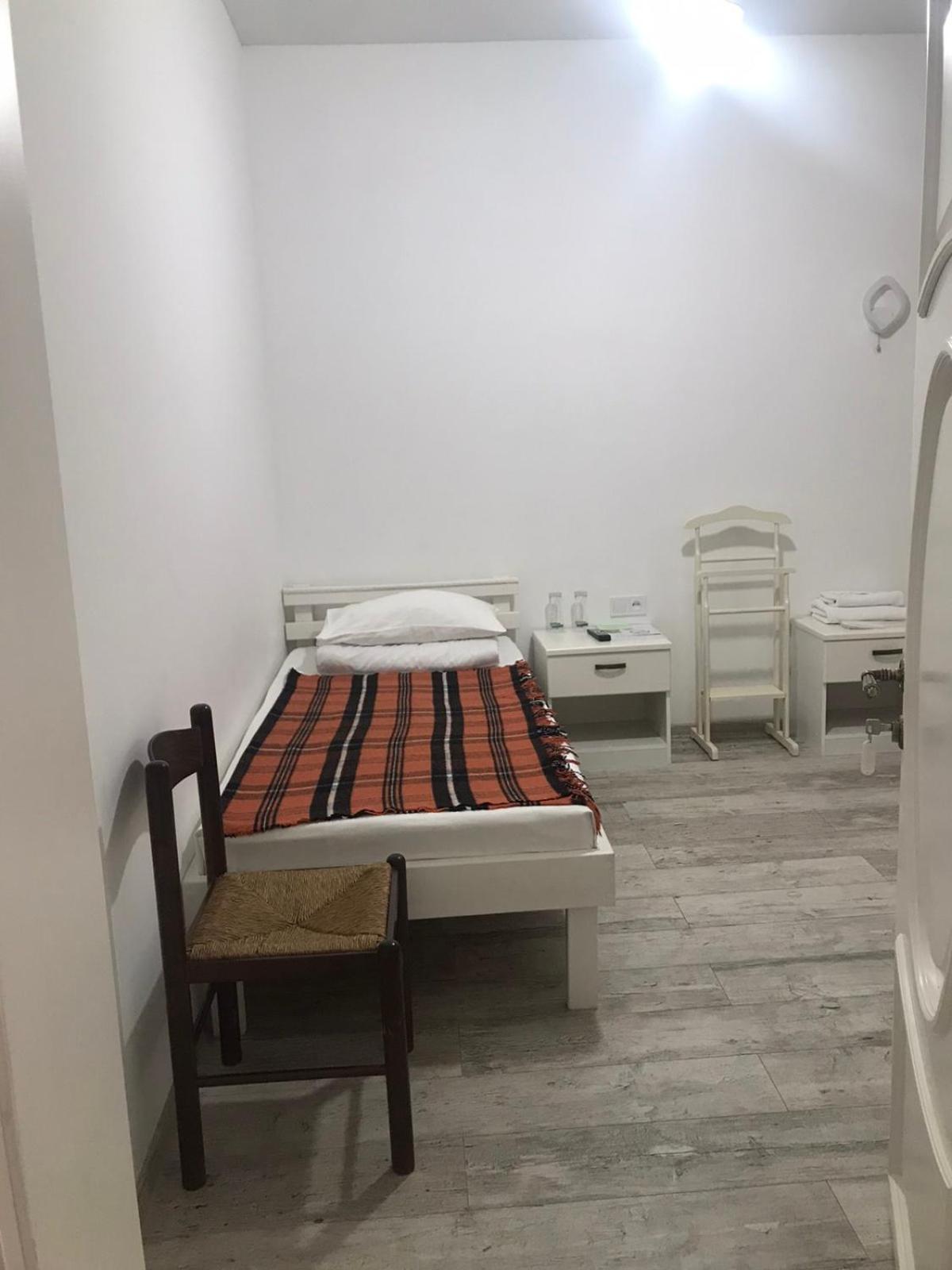 Budget Twin Room photo 2