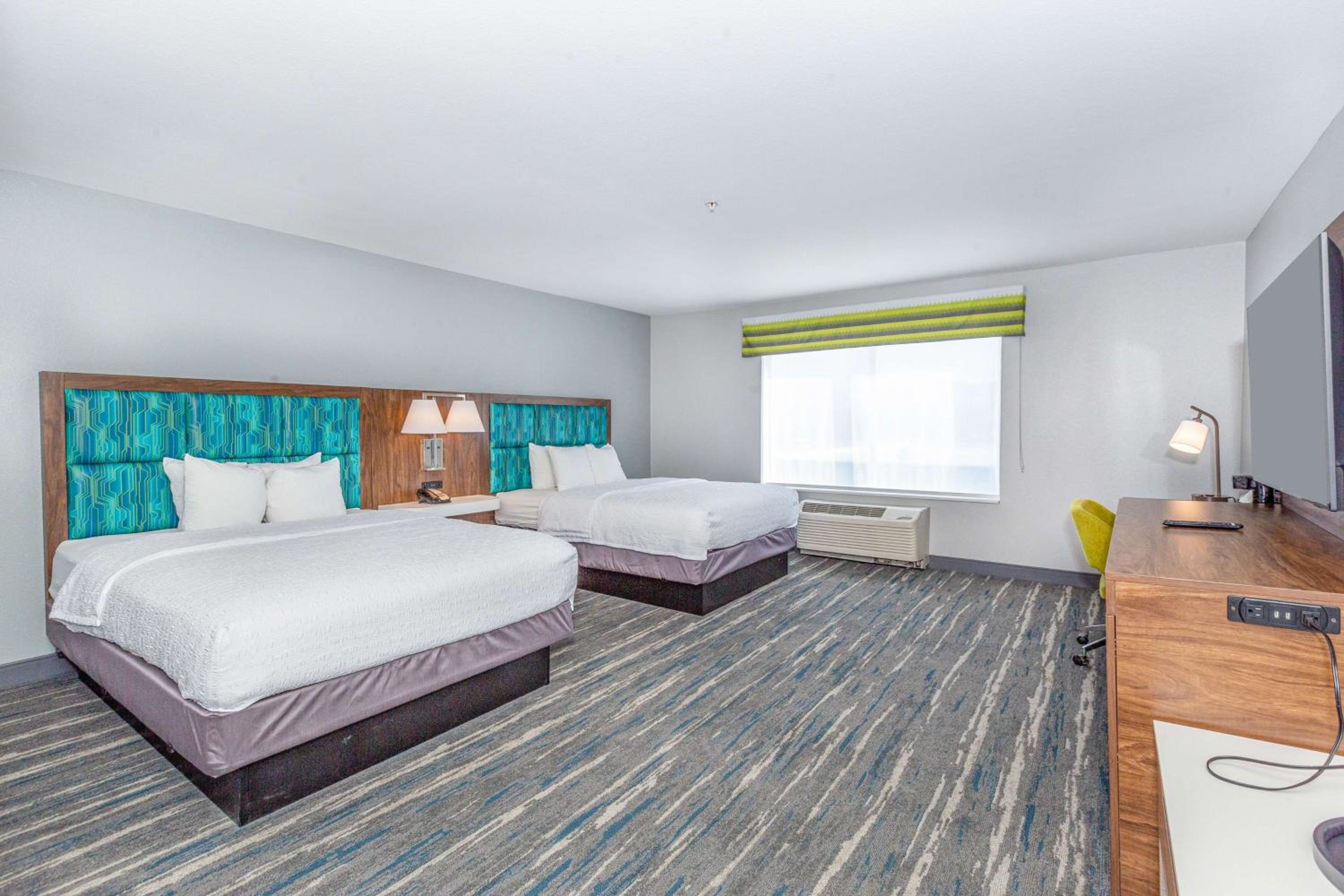 Room with Two Queen Beds - Non-Smoking - Photo 2