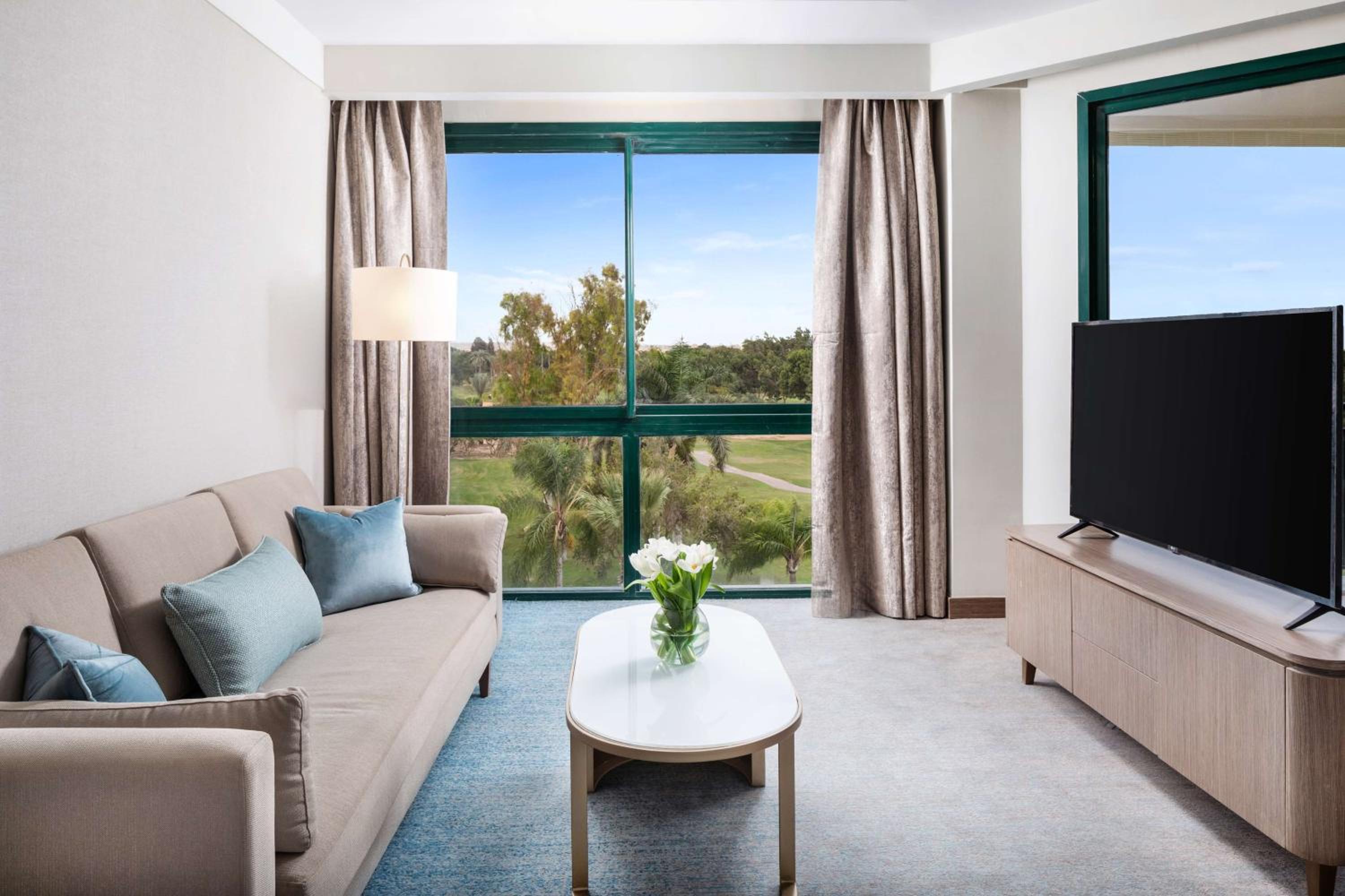 Premier King Suite thumbnail 5