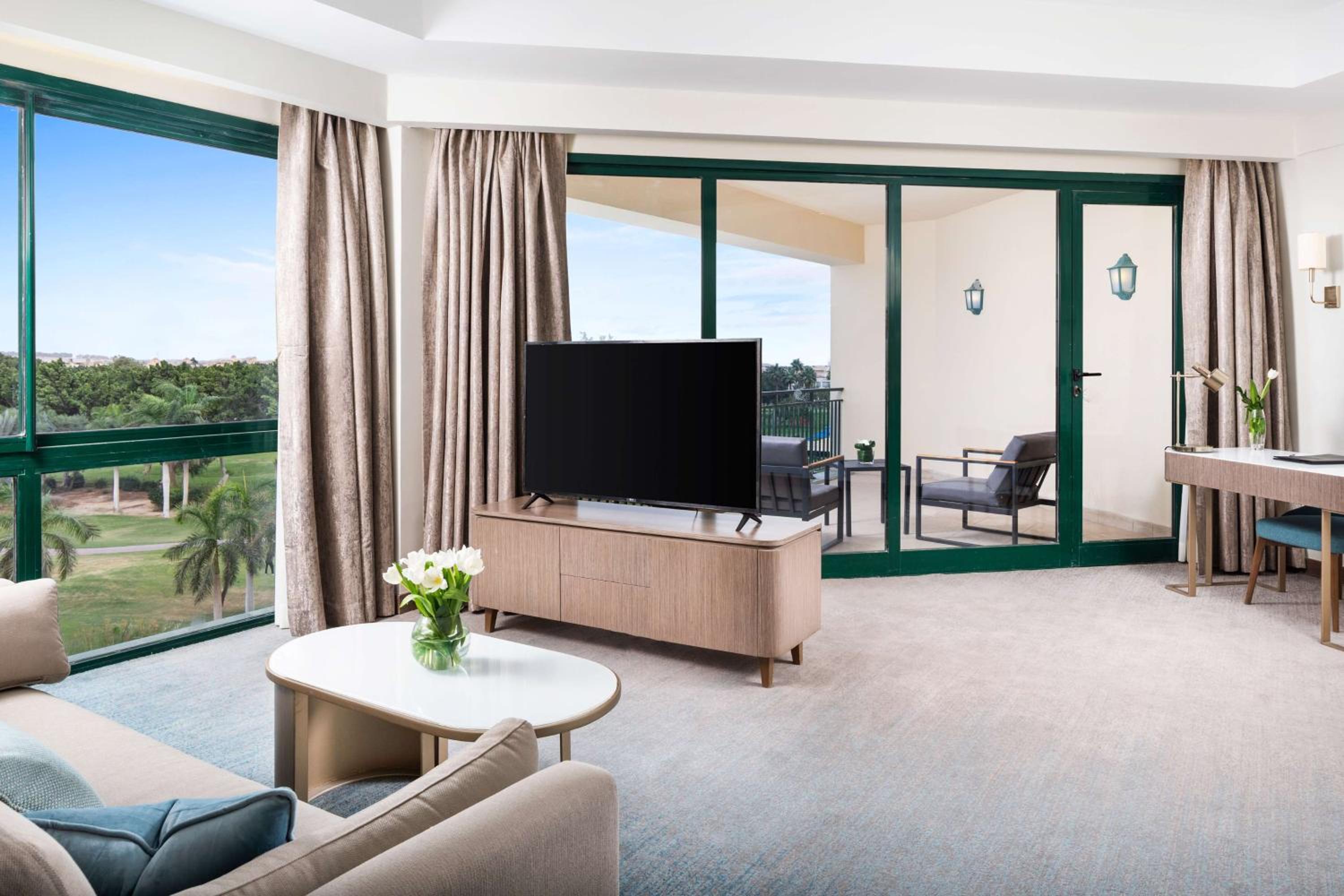 Premier King Suite thumbnail 6