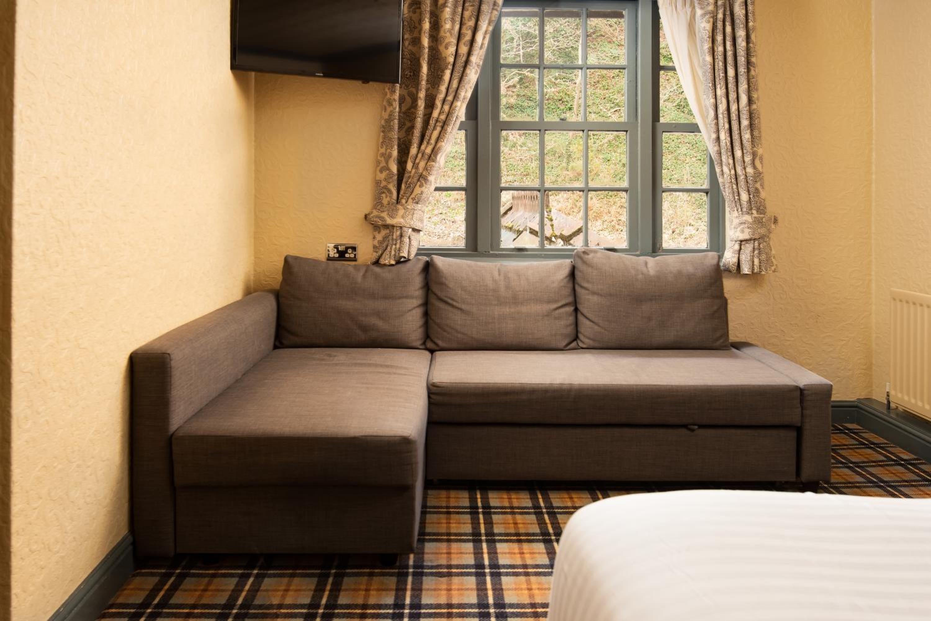 Family room for 3 with either single or sofa bed photo 3