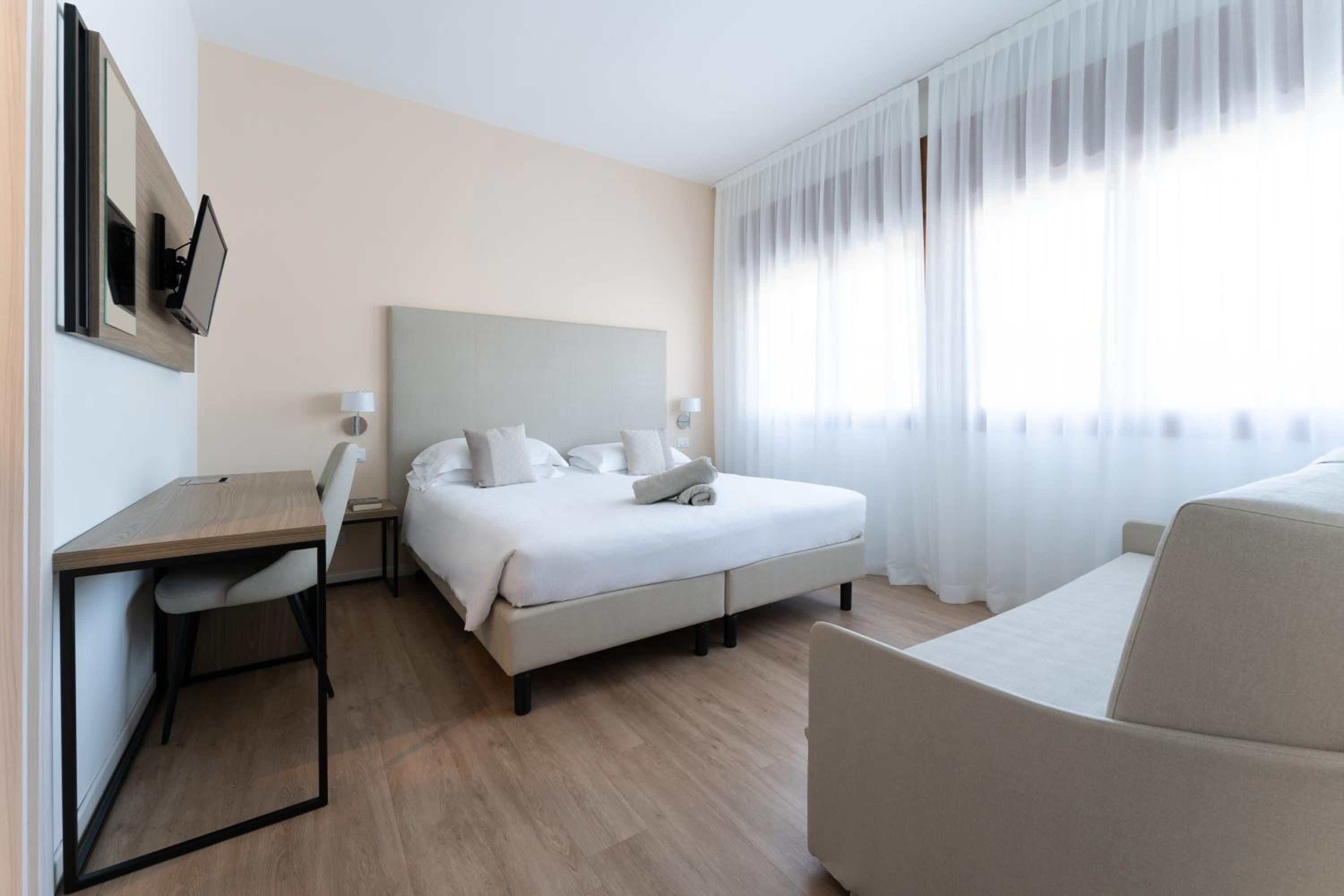 Classic Triple Room - Photo 1