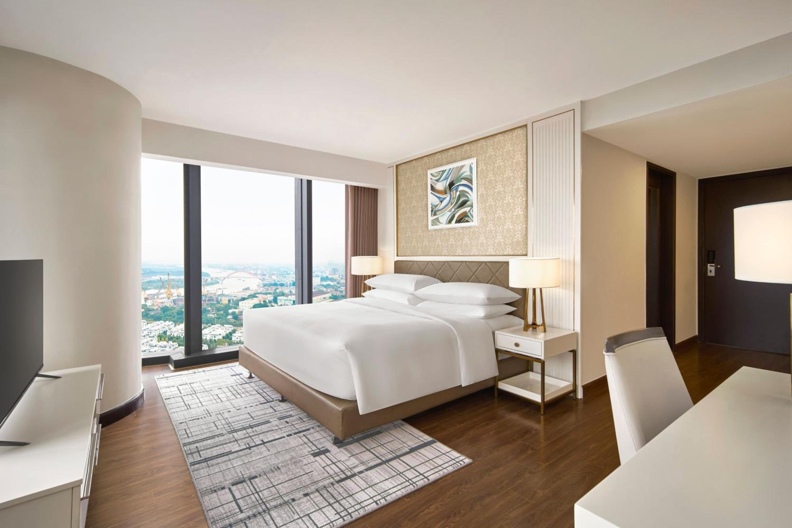 Deluxe King Room photo 2