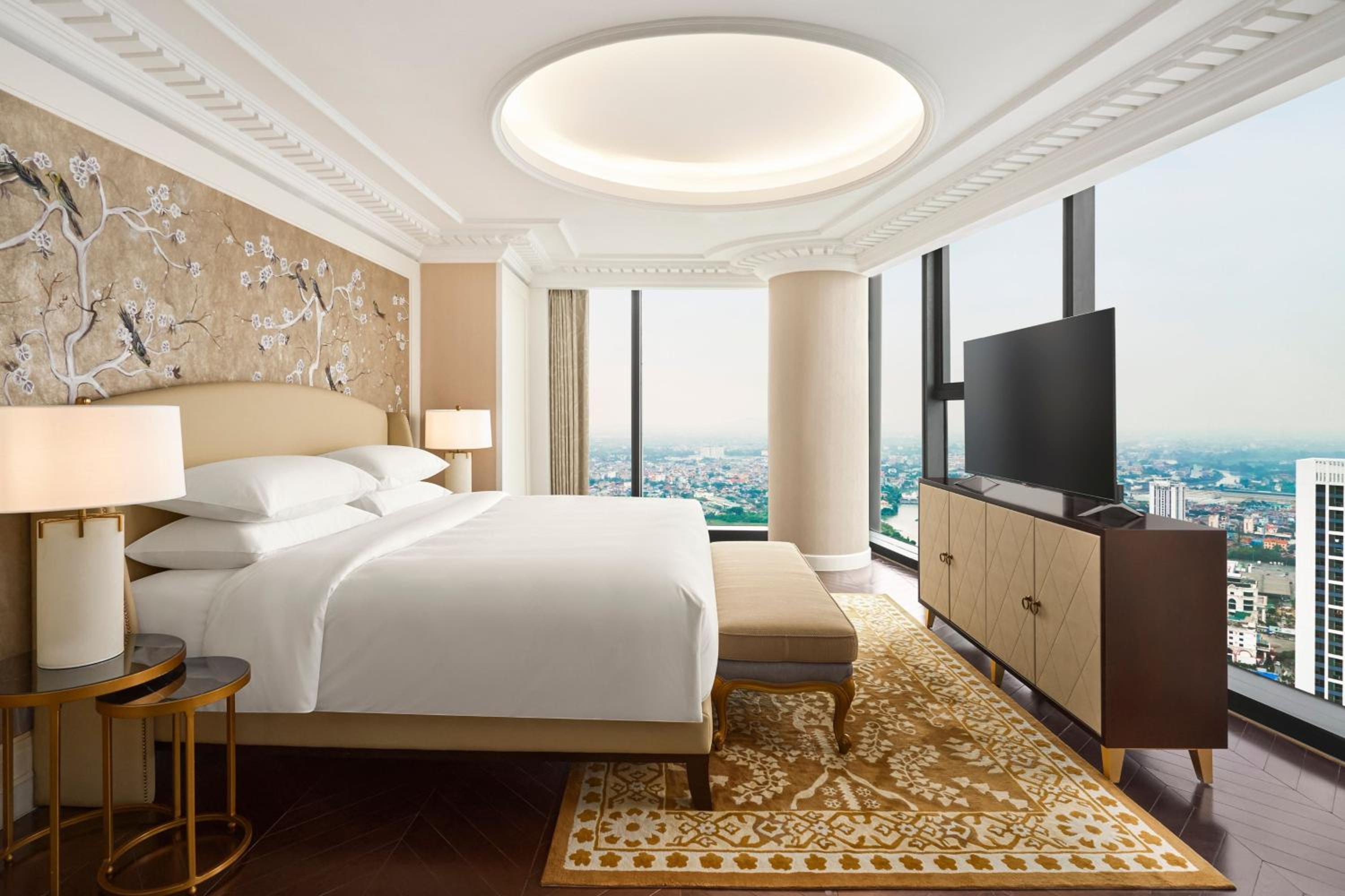 Presidential Suite with Skyline View photo 2