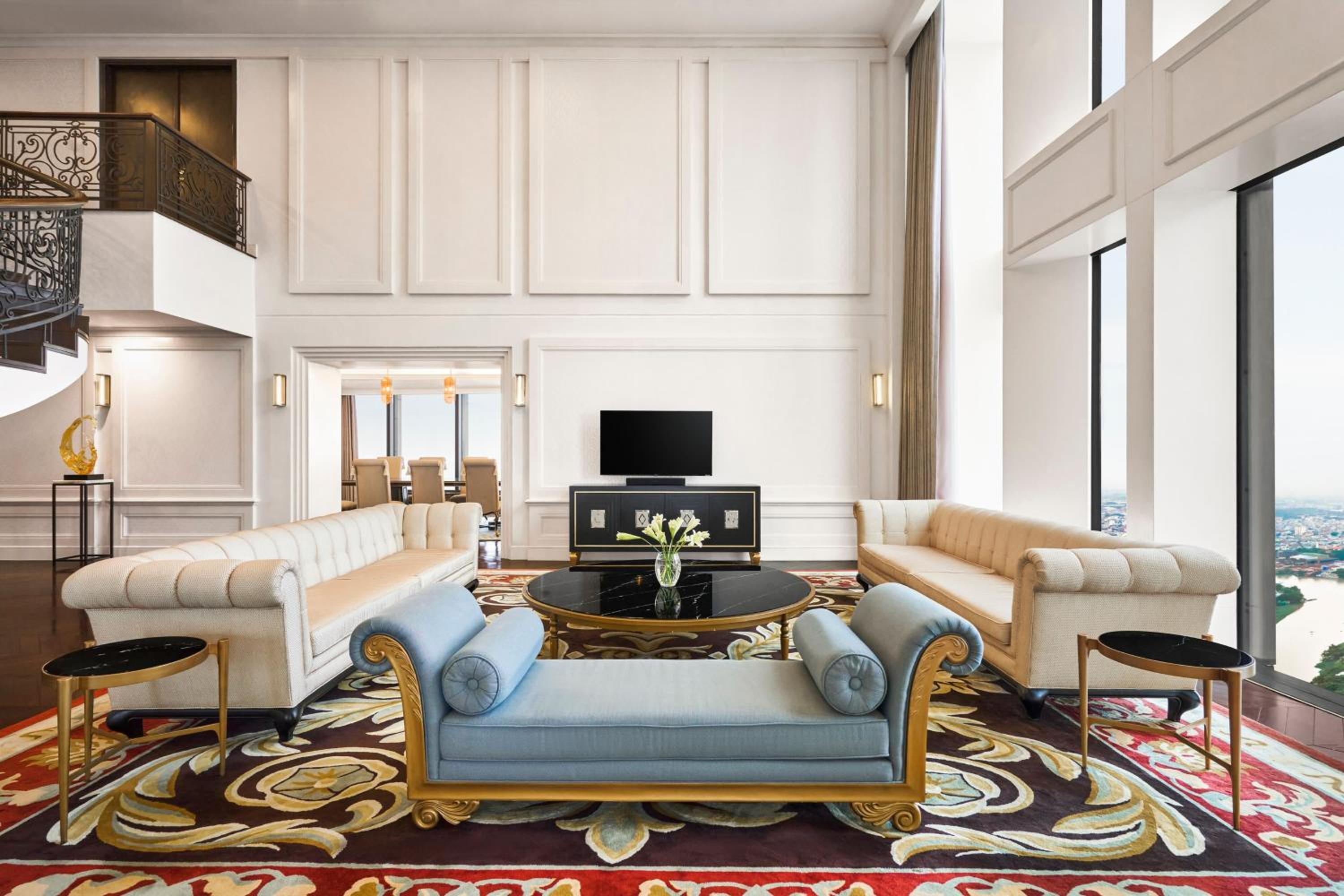 Presidential Suite with Skyline View photo 3