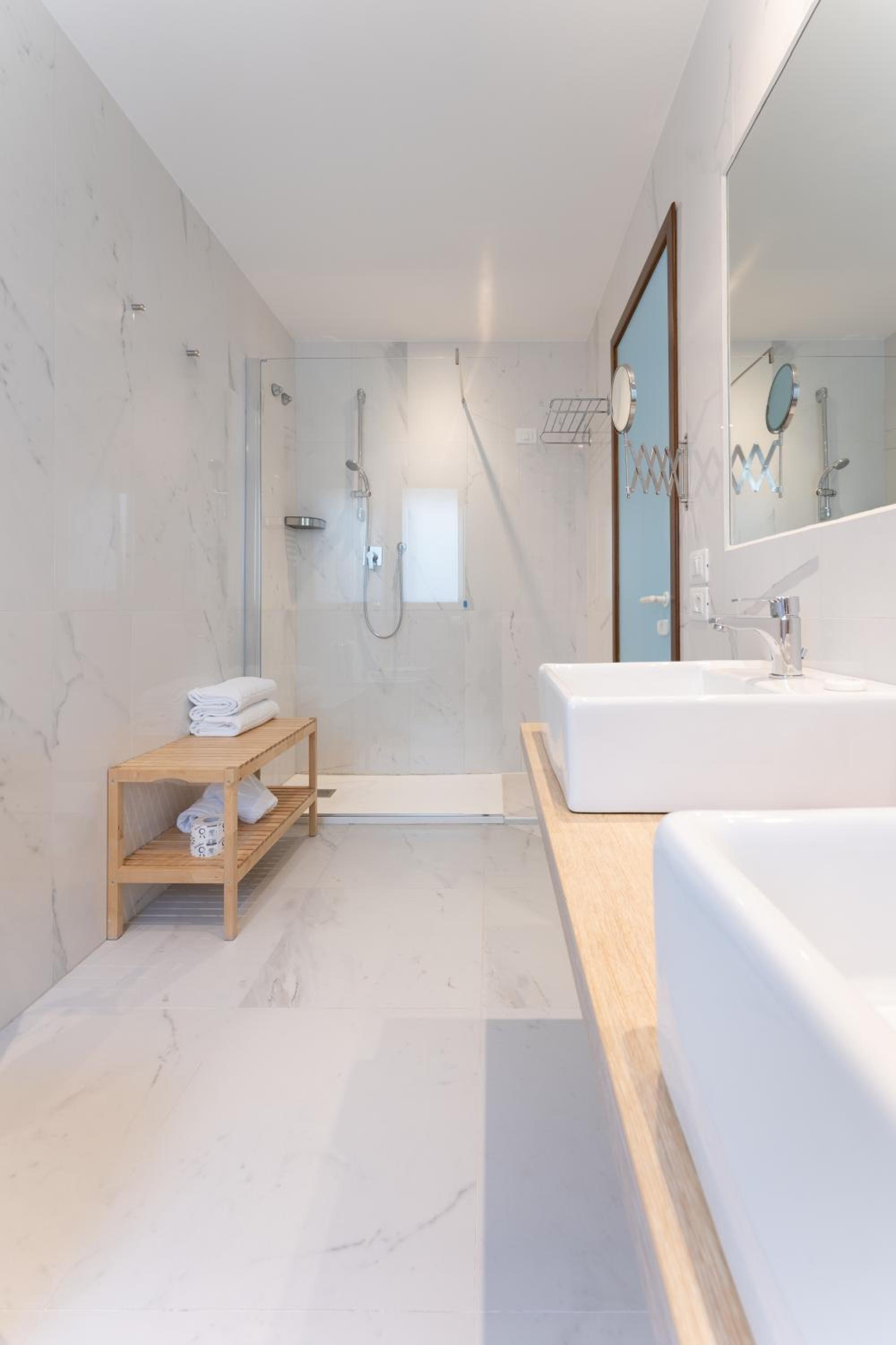 Superior Triple Room with Balcony and Lateral Sea View photo 2