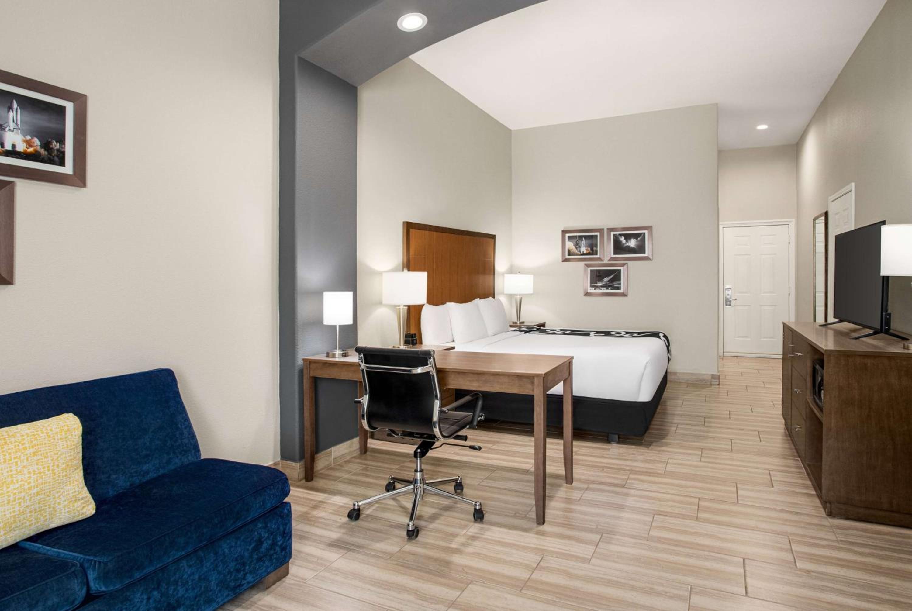 Executive King Room - Photo 2