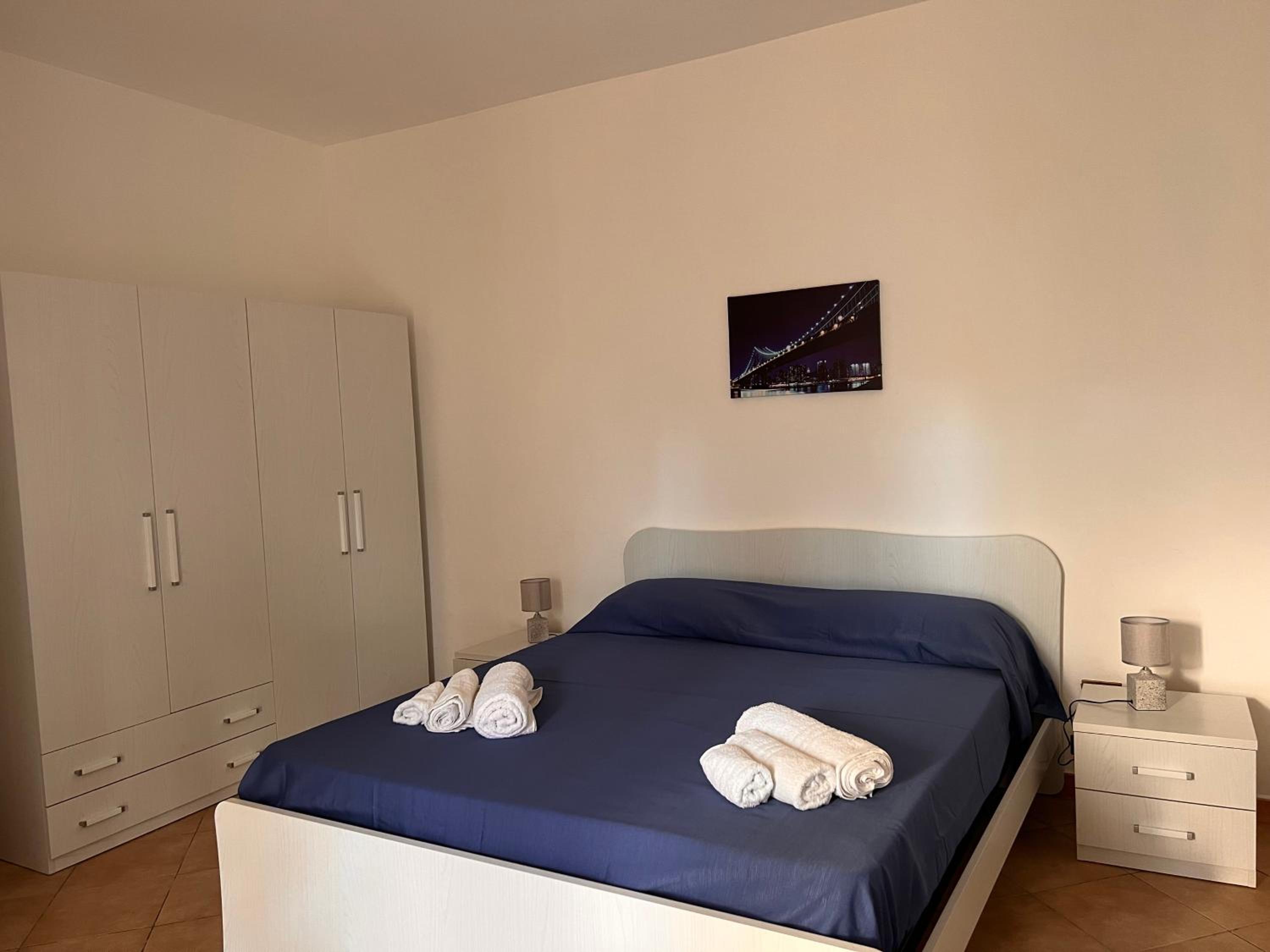 One-Bedroom Apartment photo 1