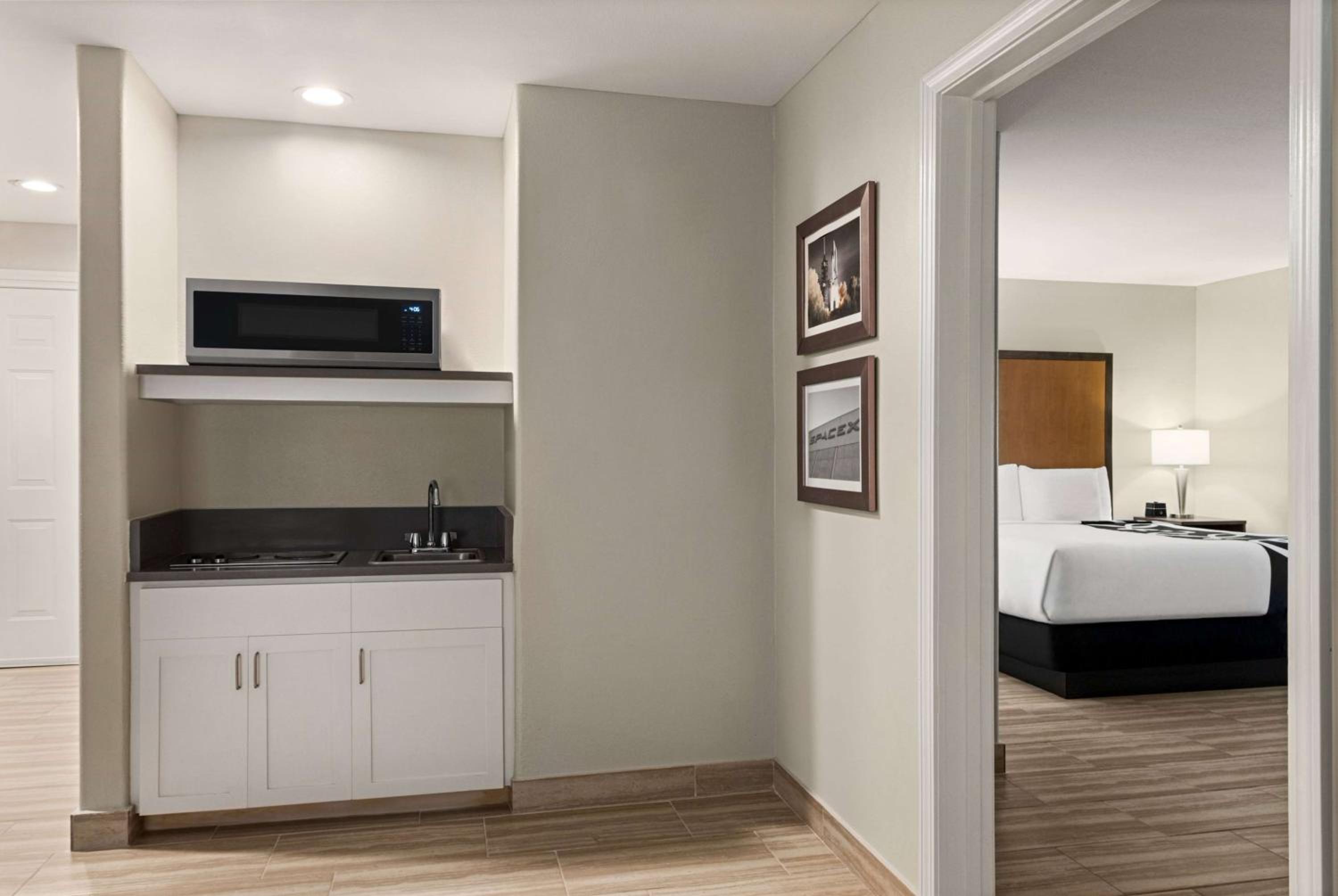Family King Suite - Non-Smoking - Photo 5