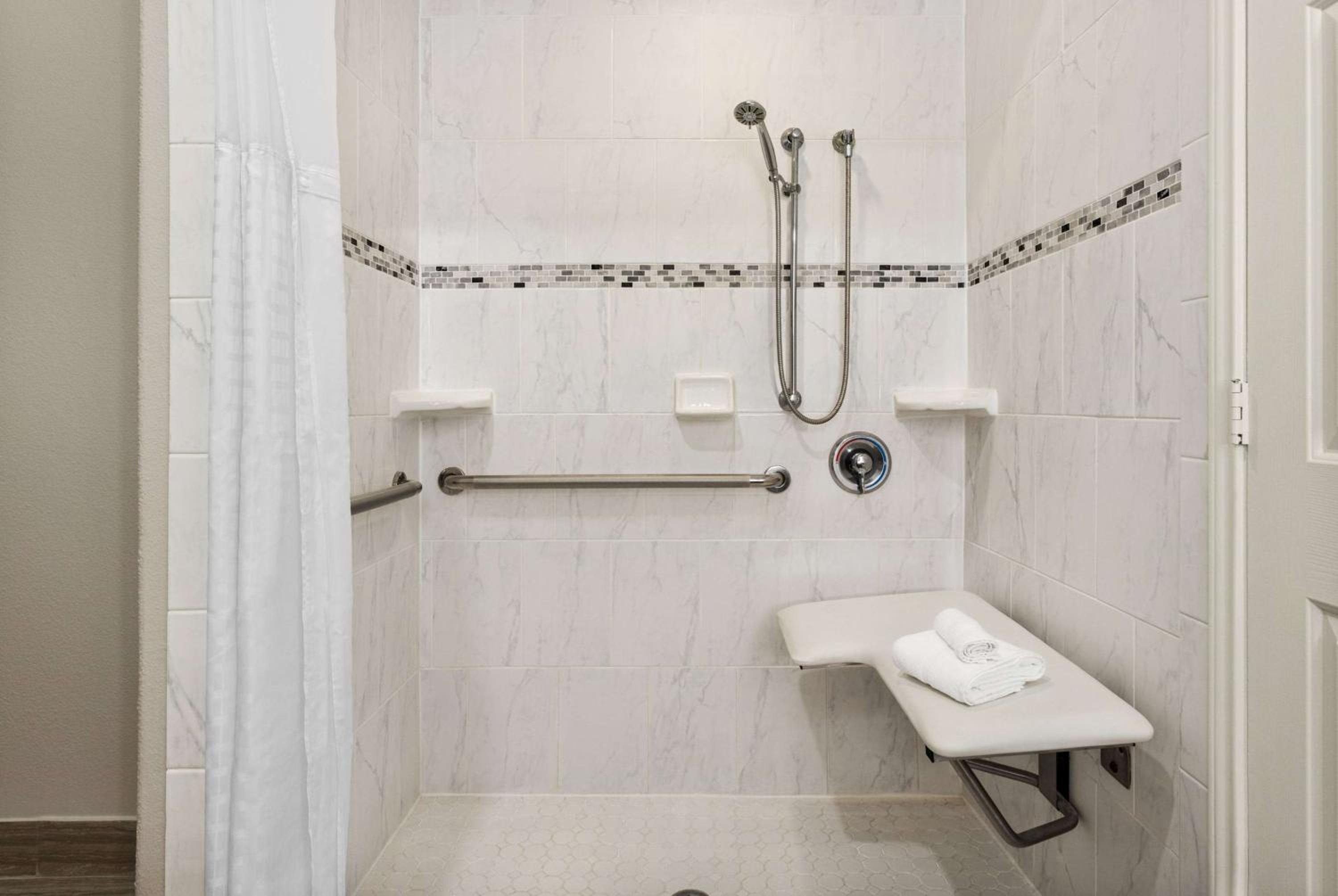 1 King Bed, Deluxe Mobility Accessible Family Suite, Roll-in Shower, Non-Smoking - Photo 7