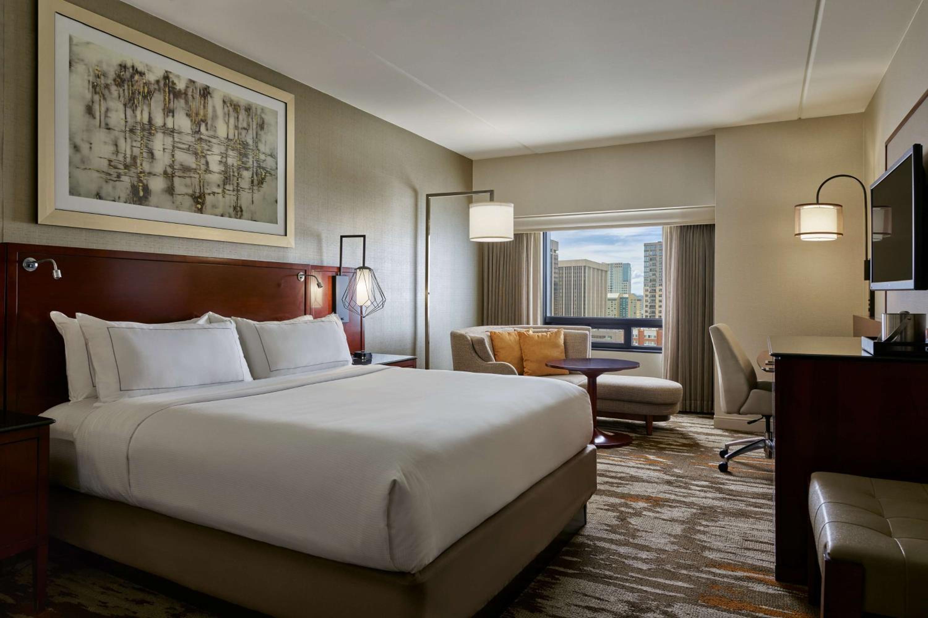 King Guestroom with City View - High Floor - Photo 1
