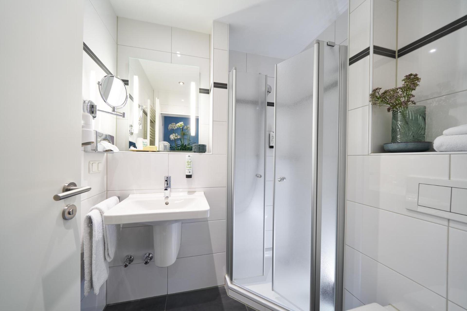 Double or Twin Room - Photo 4