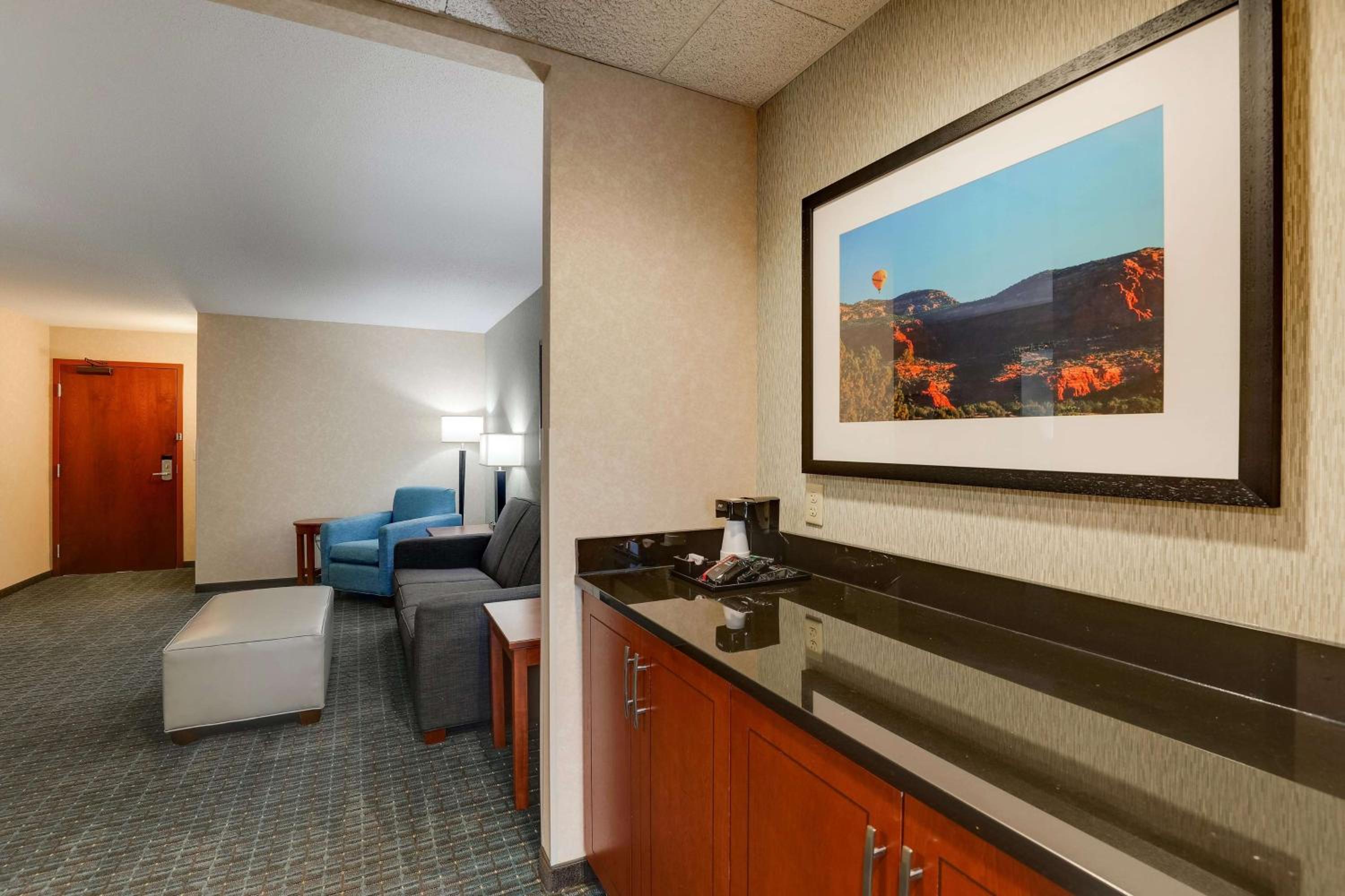 King Suite with Sofa Bed - Accessible, Tub photo 3