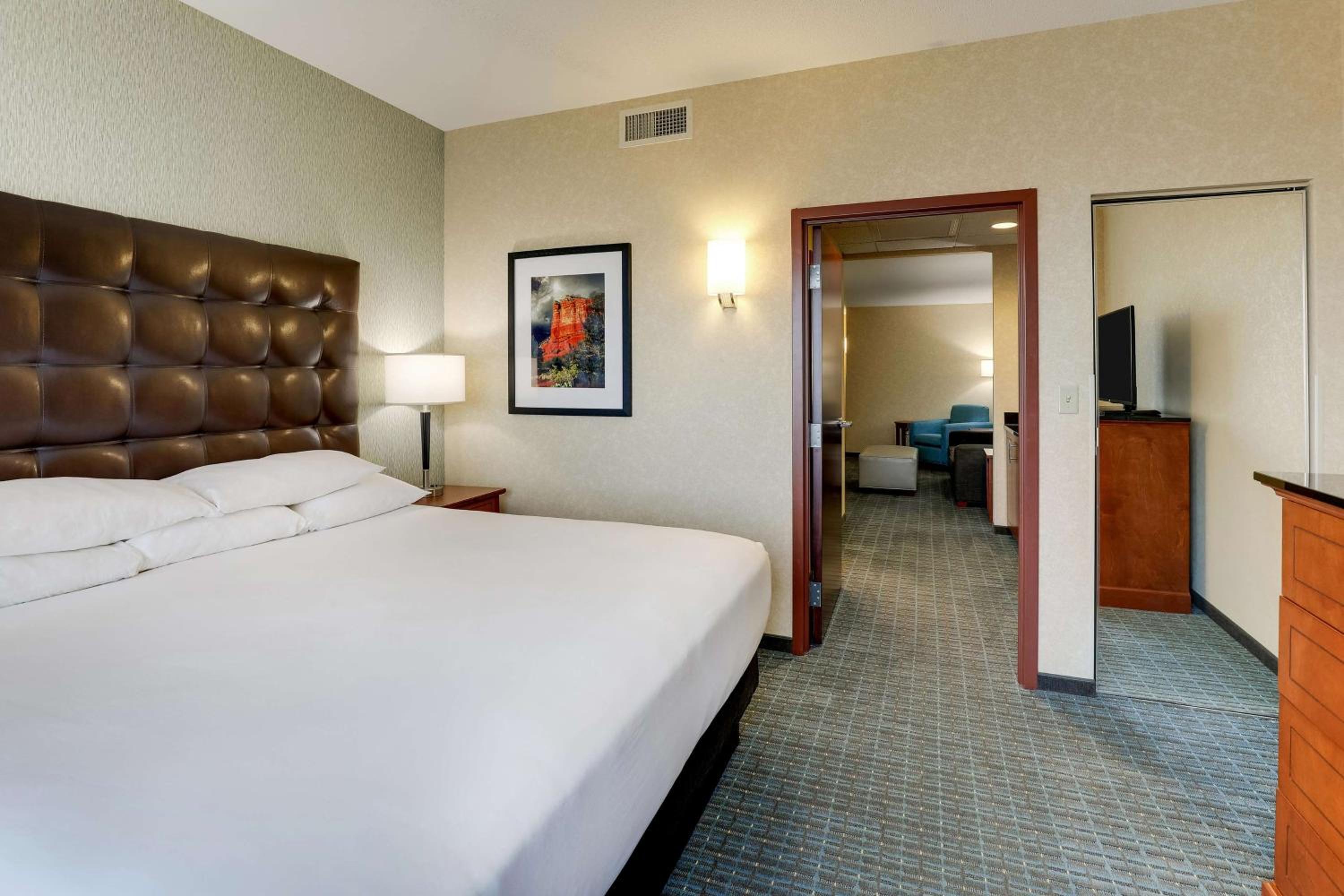 Superior King Suite photo 2
