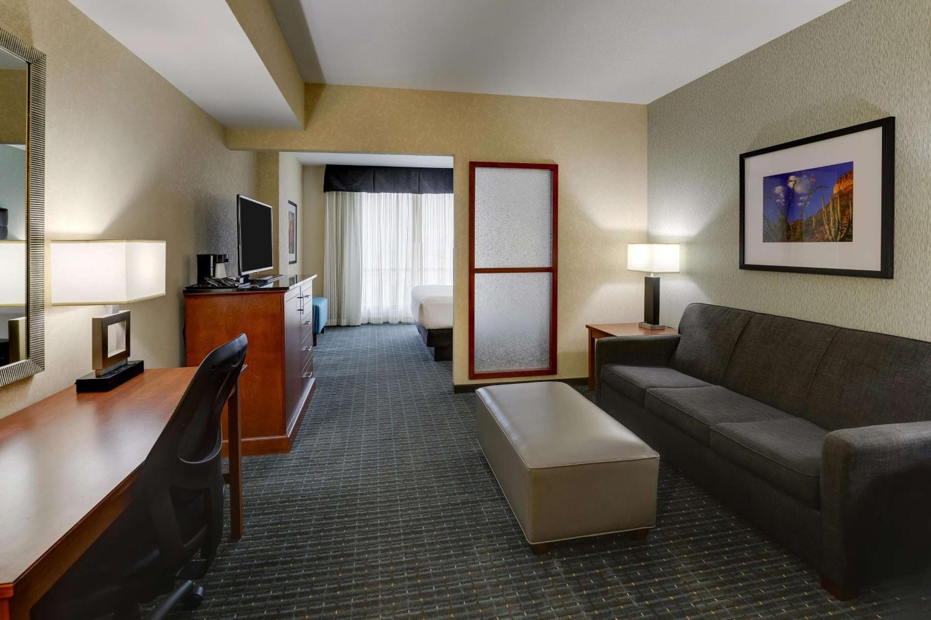 Superior King Room with Sofa Bed photo 1