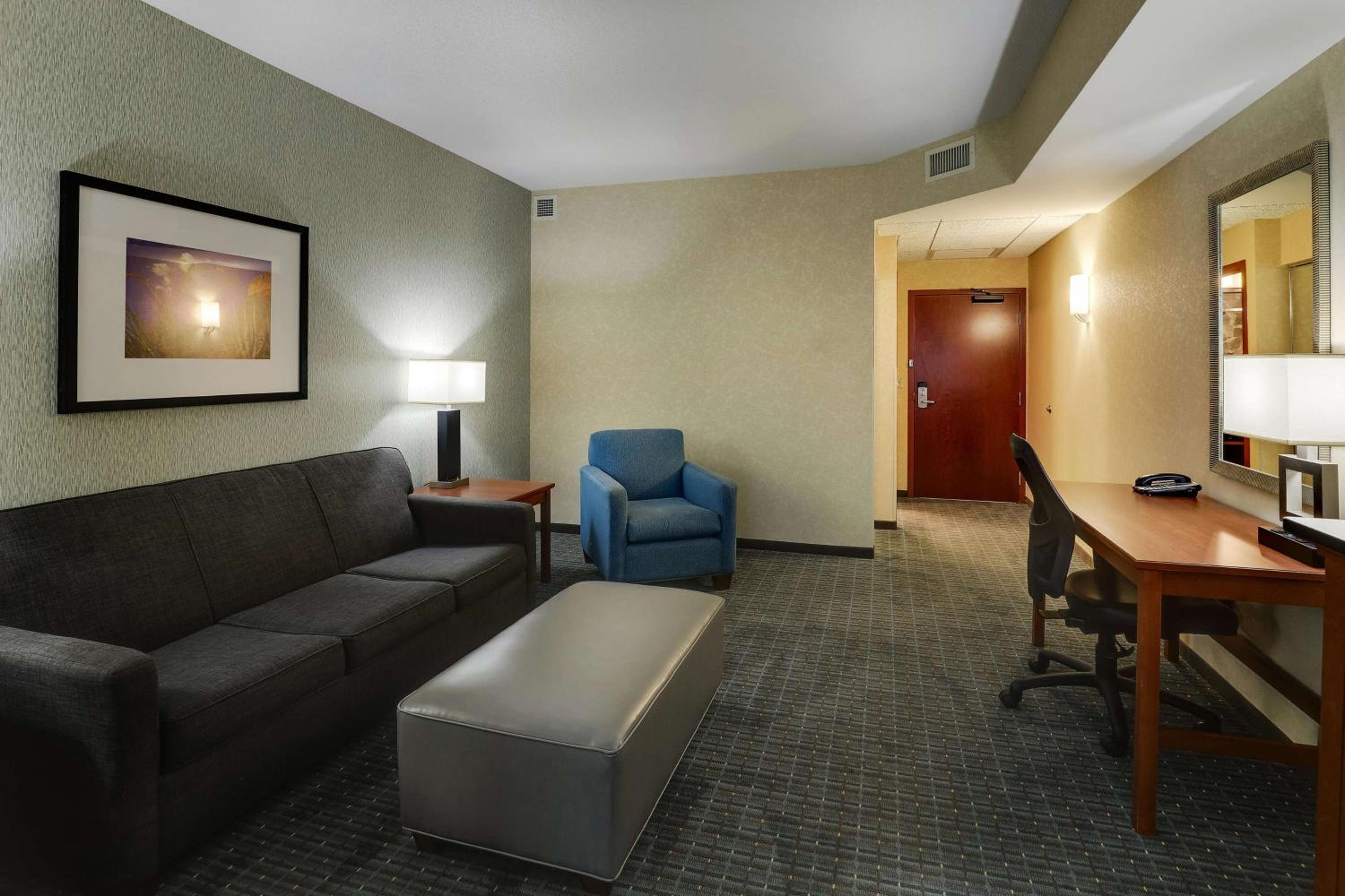 Superior King Room with Sofa Bed photo 2