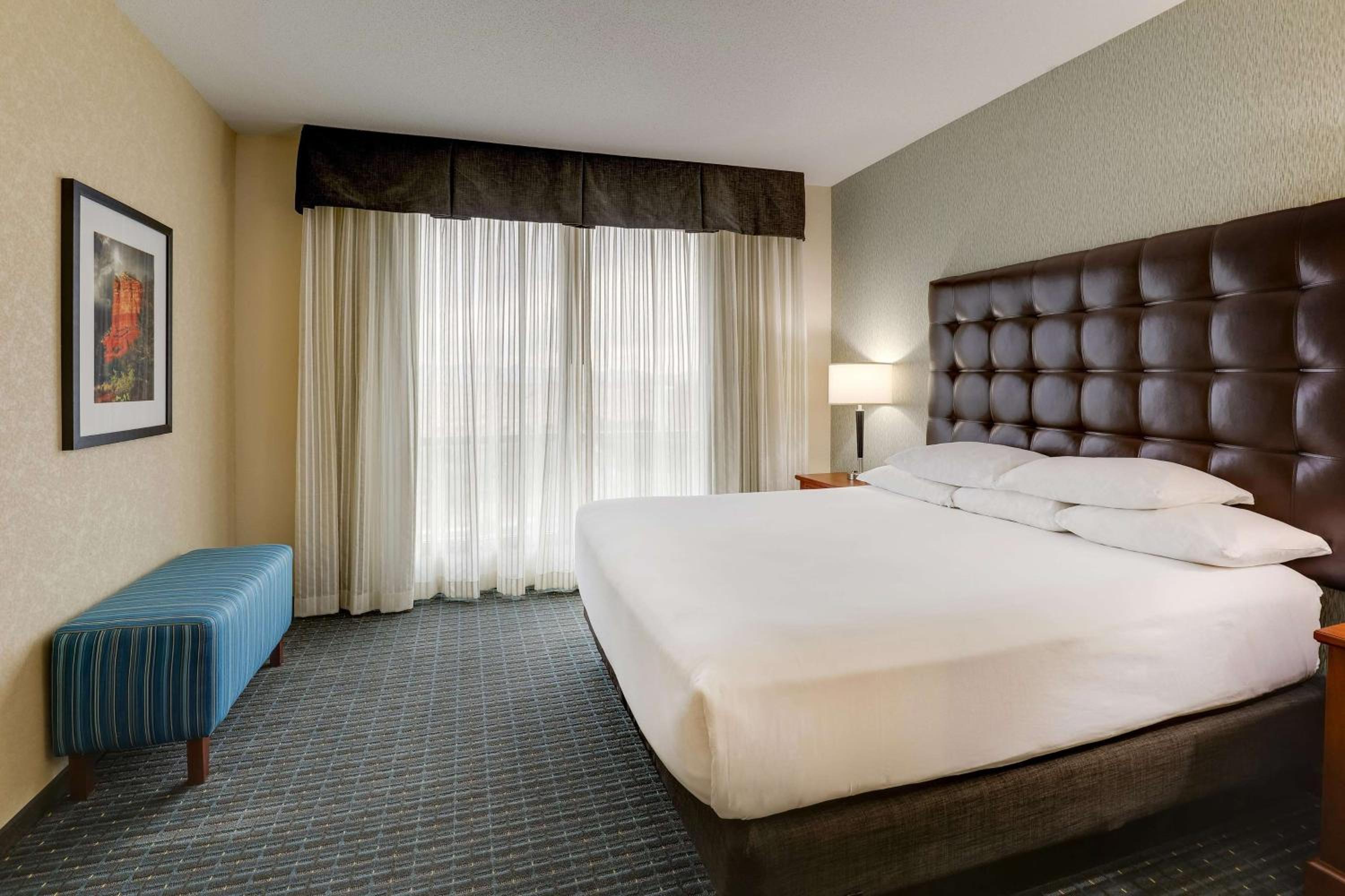 Superior King Room with Sofa Bed photo 3