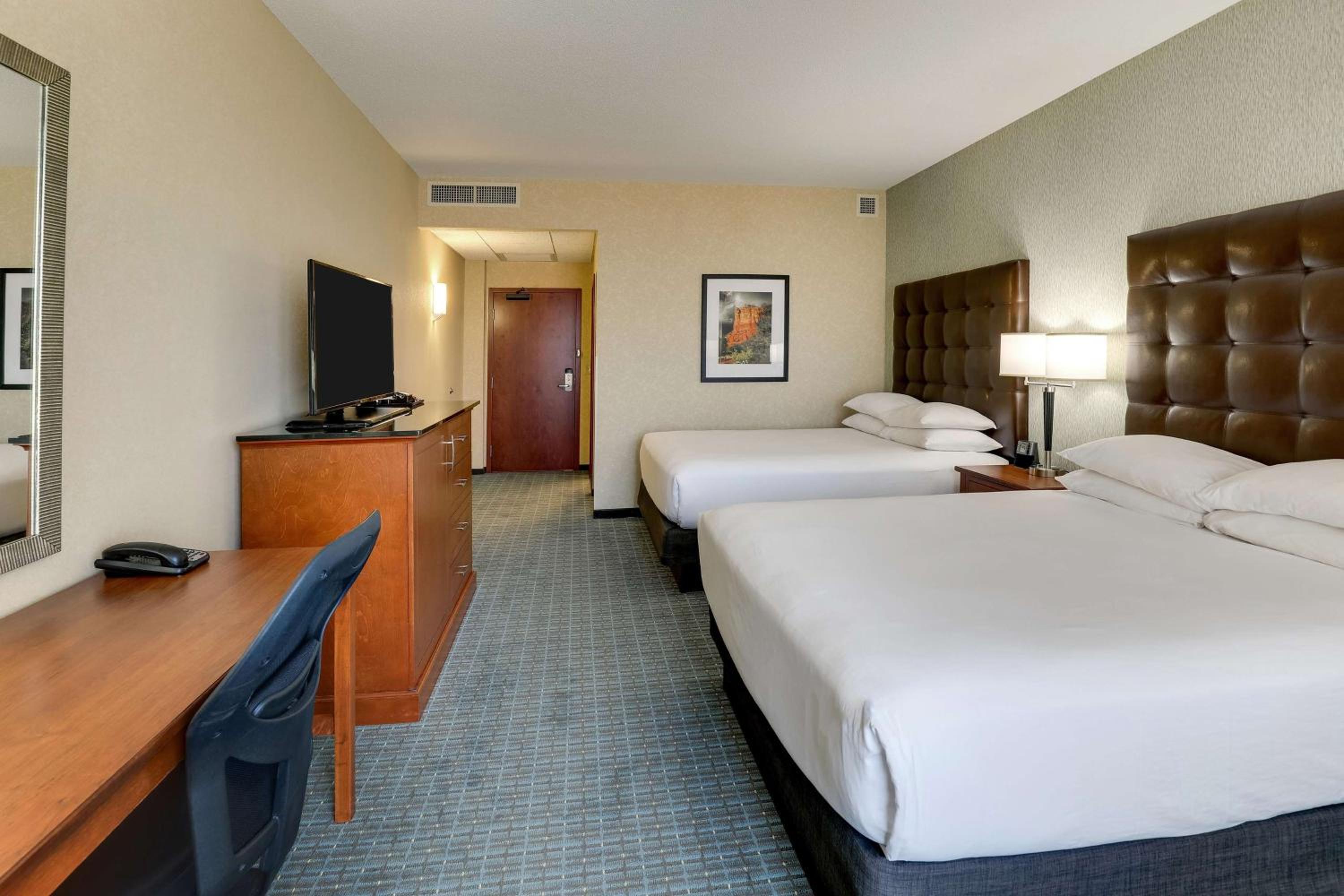 Superior Queen Room with Two Queen Beds photo 2