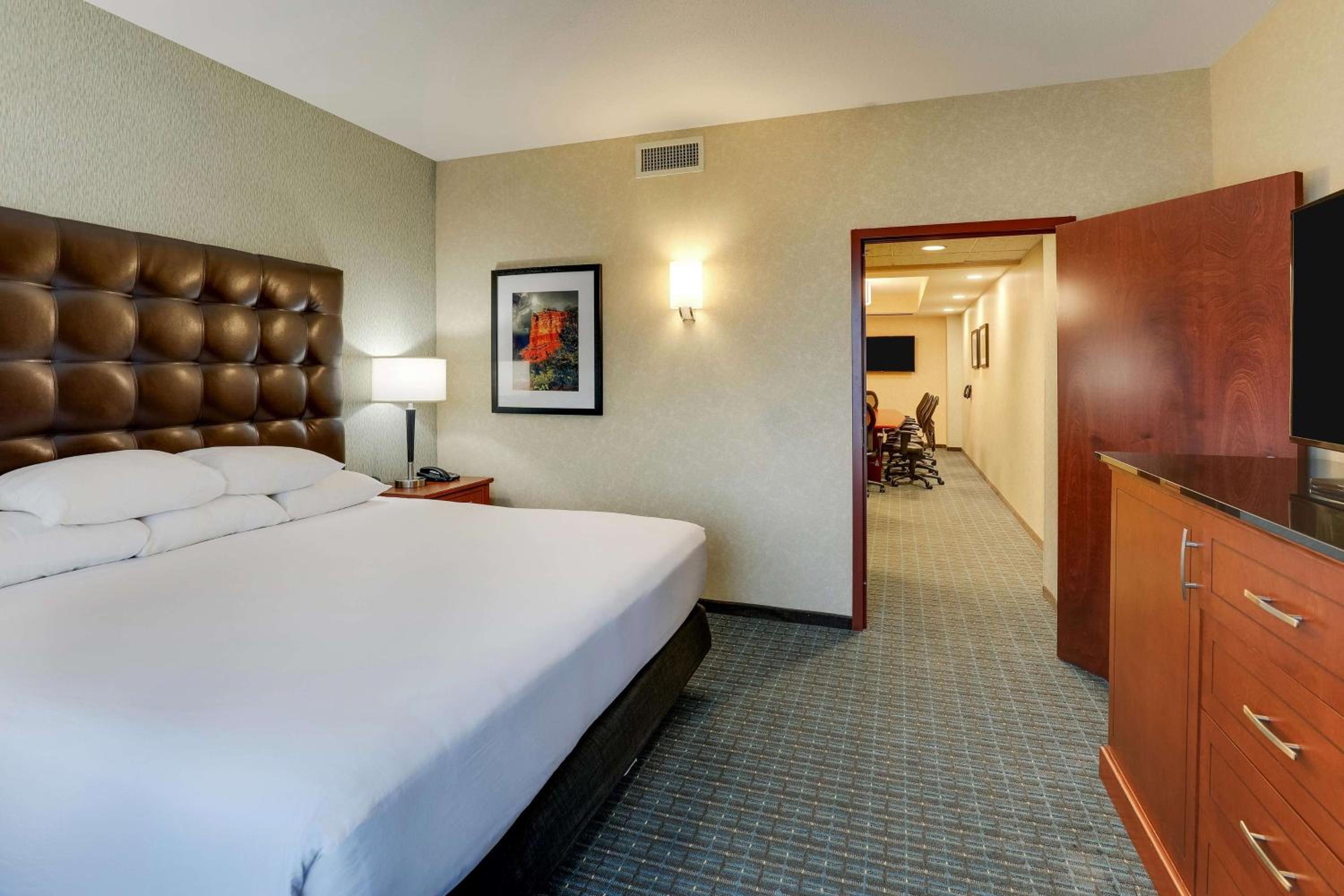 King Meeting Suite with Board Room Table, 2 Rooms -  Hearing Accessible , Roll-in Shower photo 2