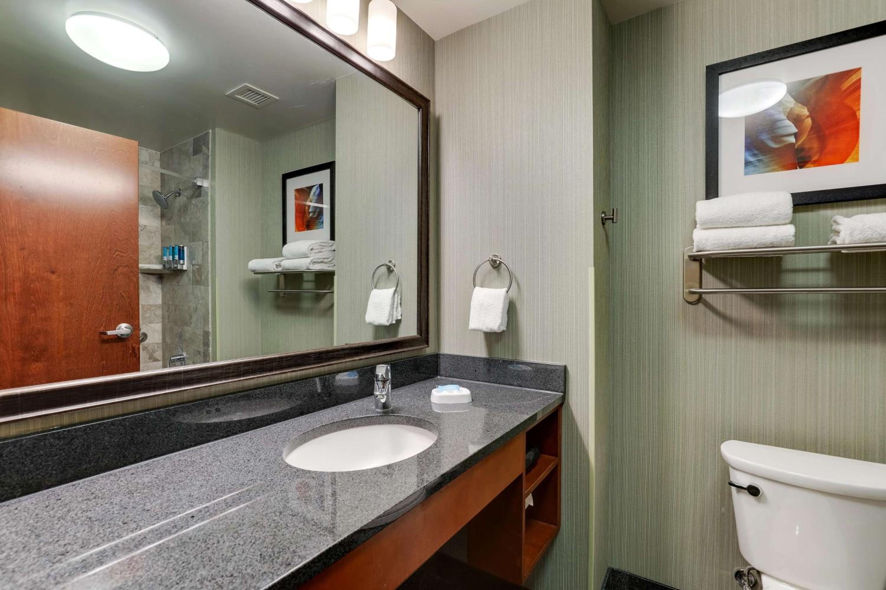 Deluxe King Room photo 2