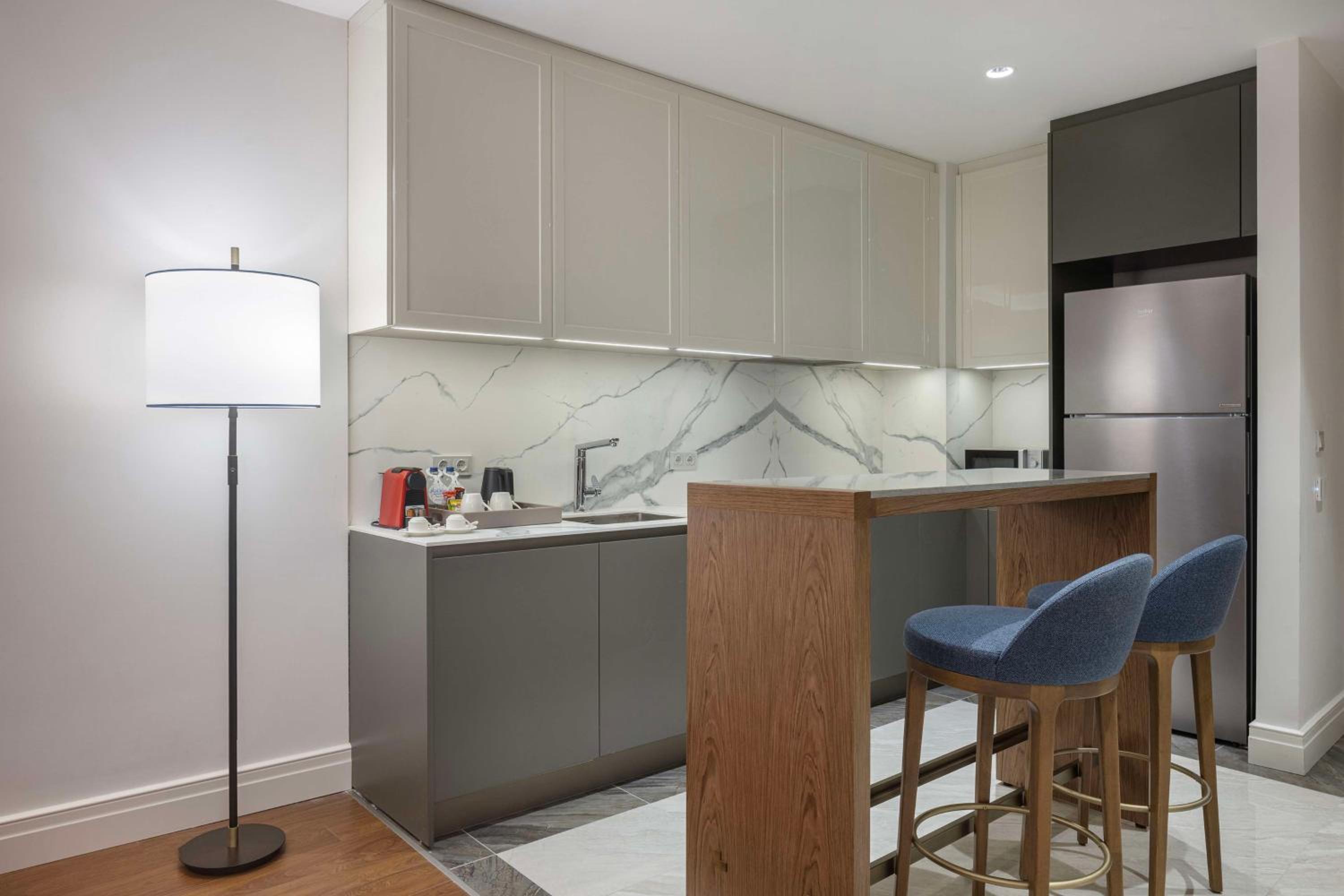 One-Bedroom Family Residence with Terrace thumbnail 6