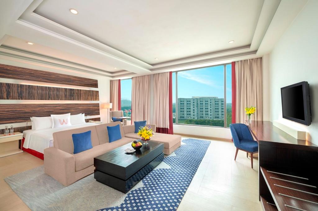 Executive Suite - Photo 6