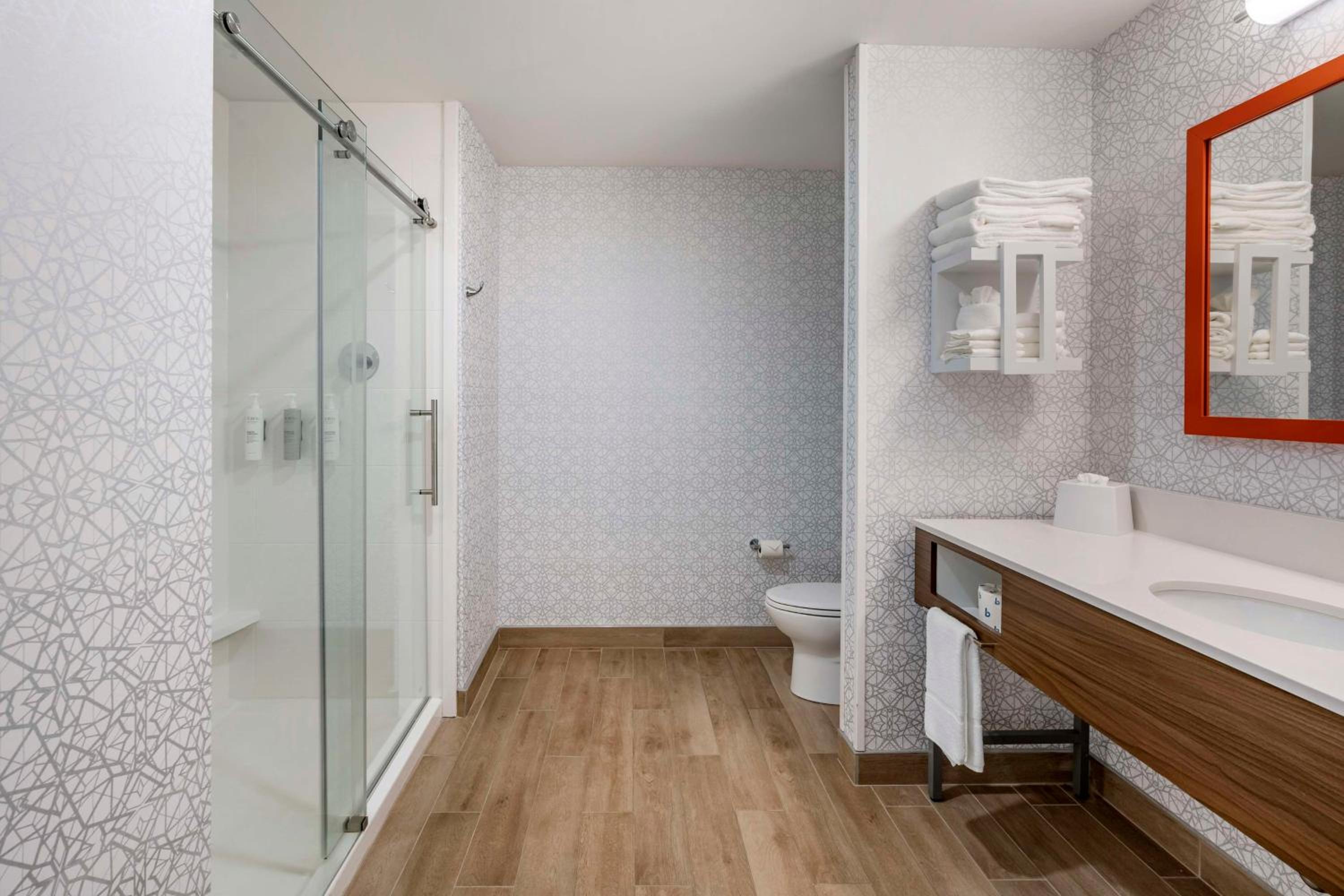 Queen Room with Two Queen Beds and Walk-In Shower photo 2