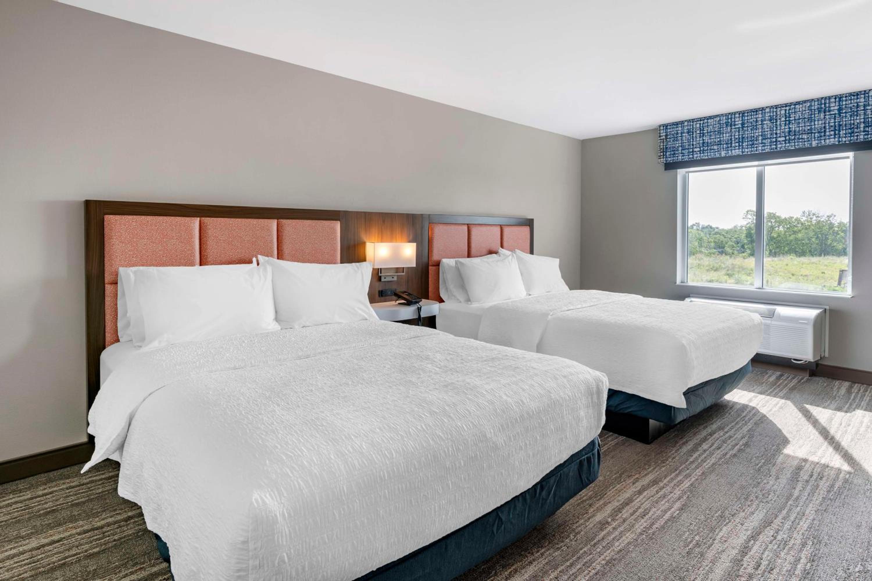 Queen Room with Two Queen Beds photo 1