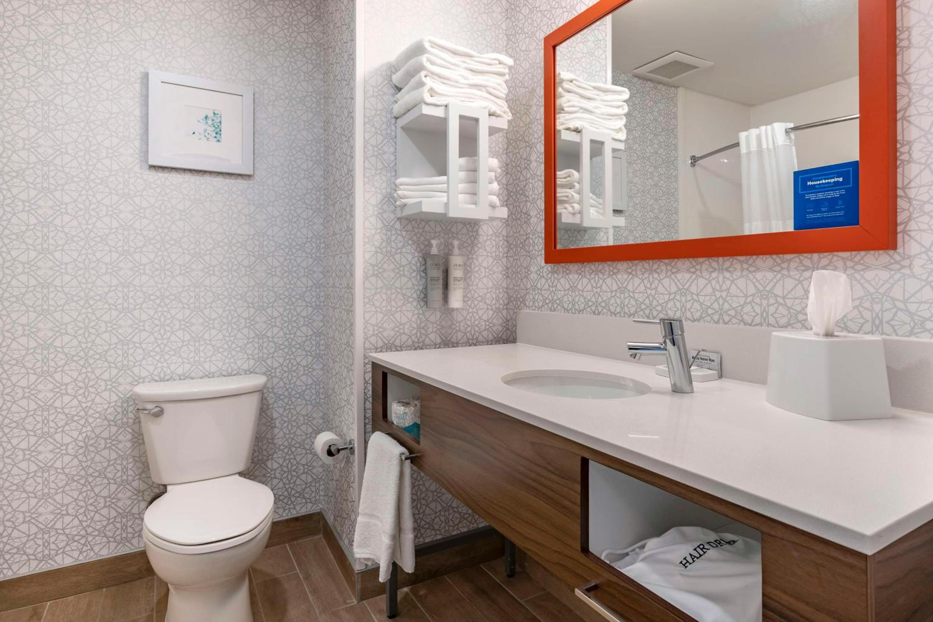 Queen Room with Two Queen Beds photo 3
