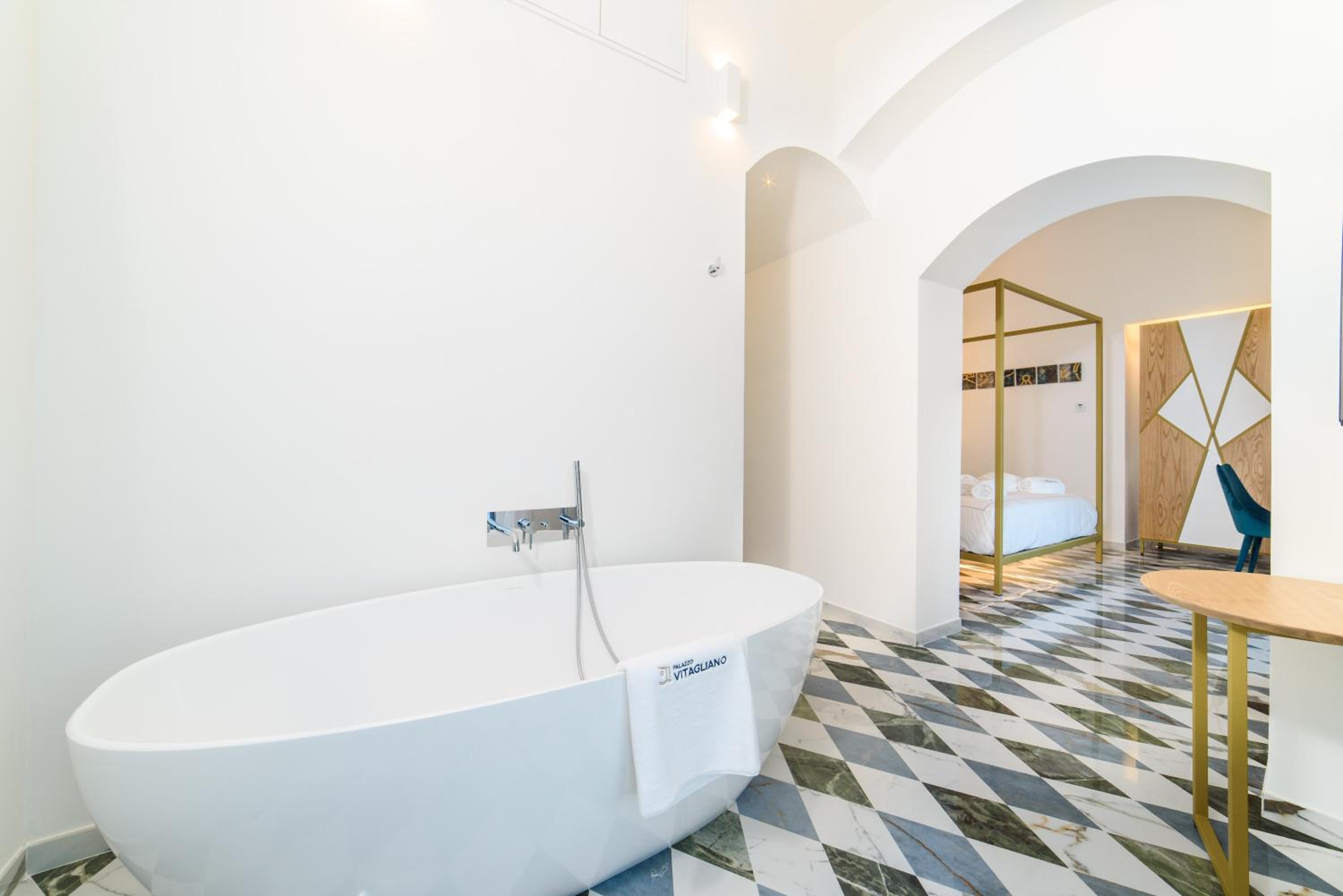 Junior Suite with Bath - Photo 3