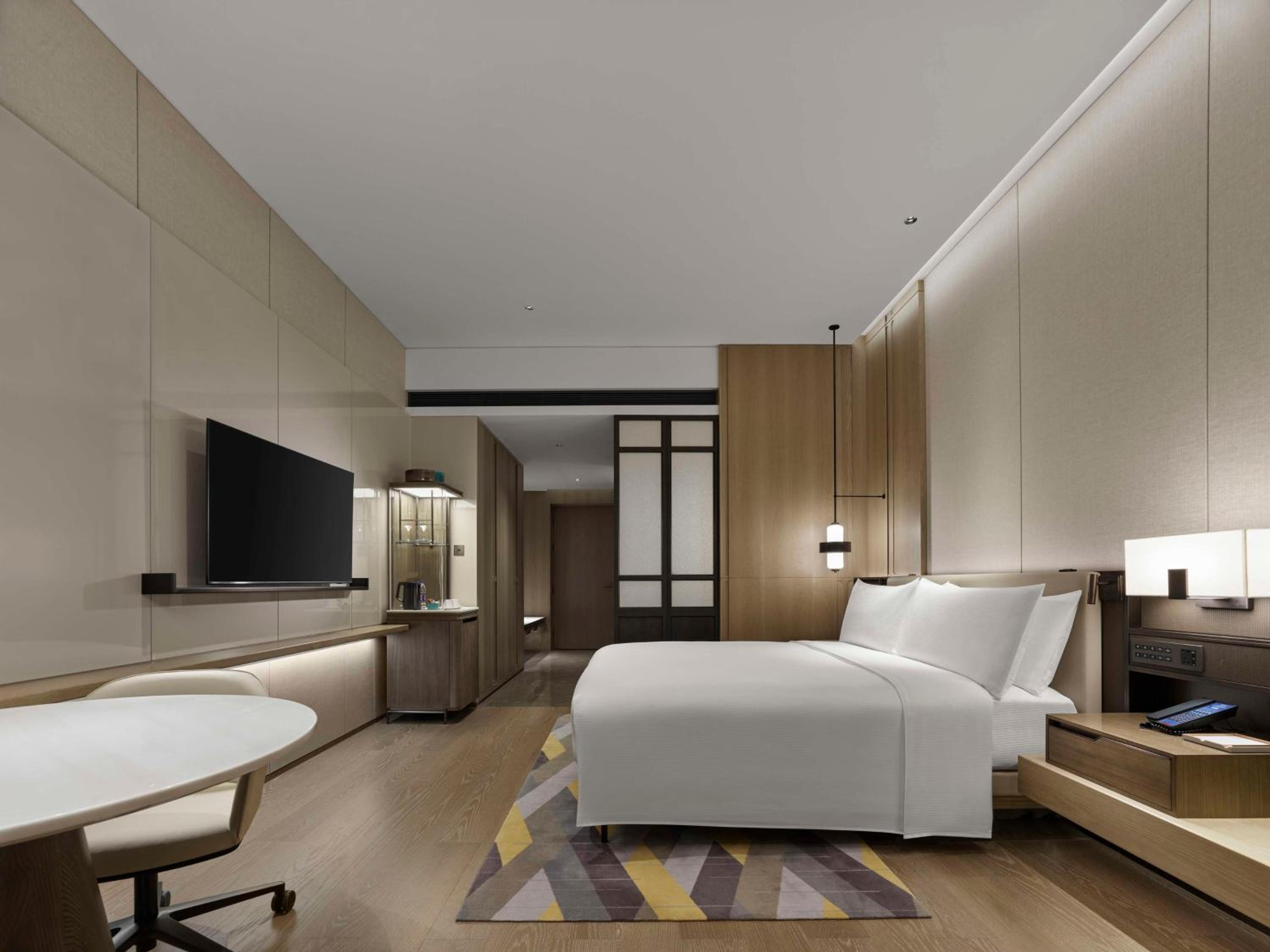 Deluxe King Room with Sea View - Photo 1