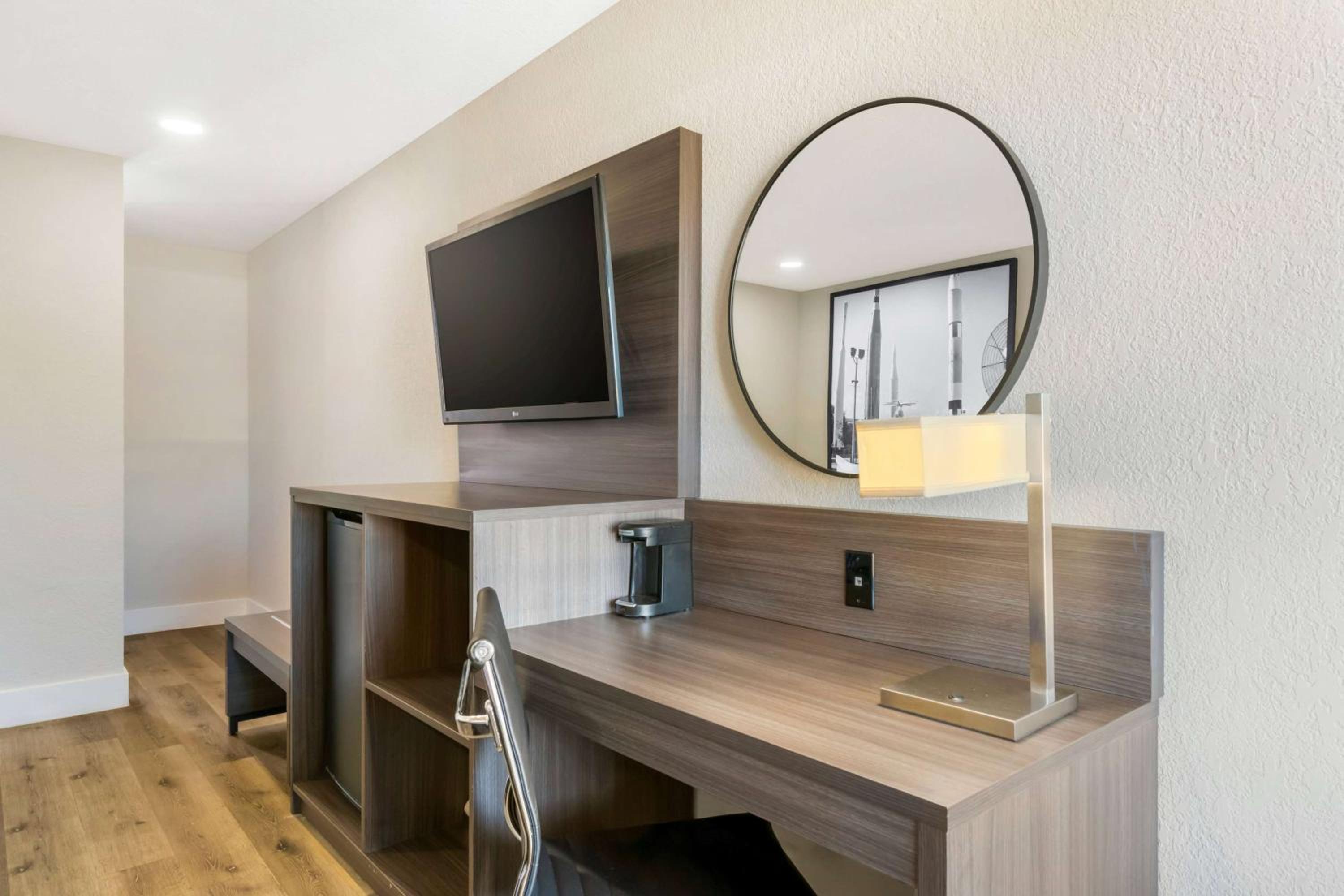 King Room - Accessible/Non-Smoking photo 1