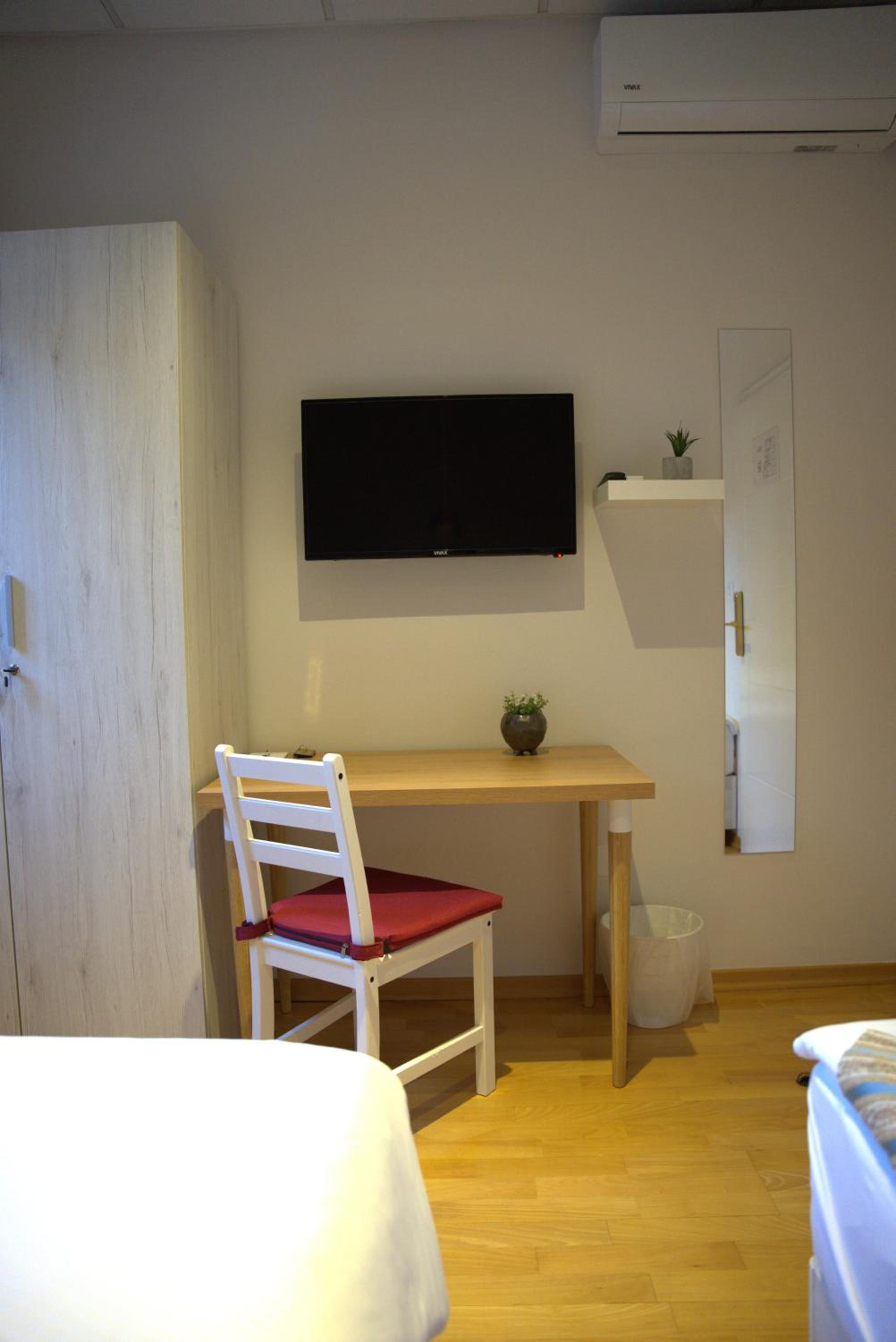 Standard Double or Twin Room photo 2