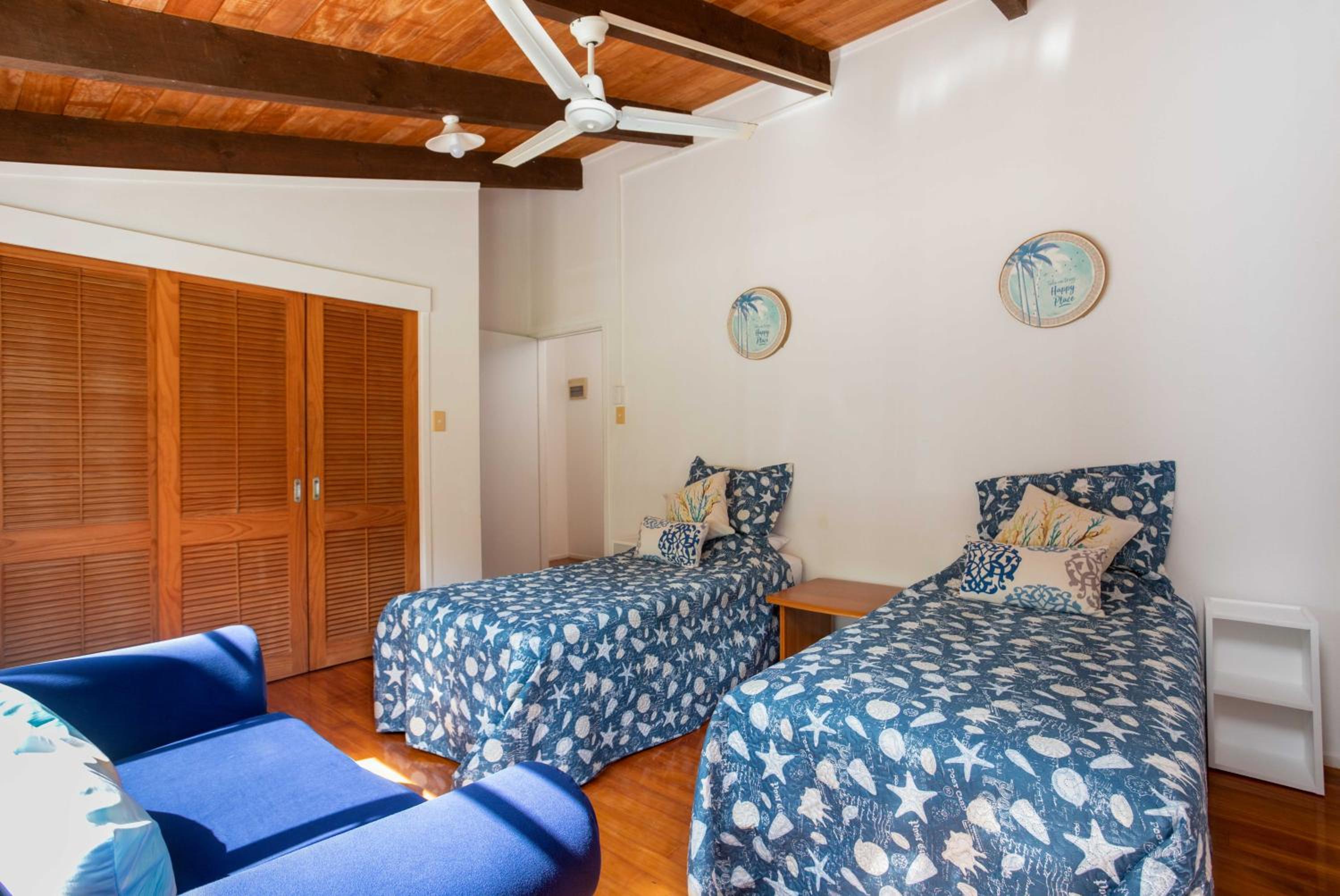 Three-Bedroom House photo 3