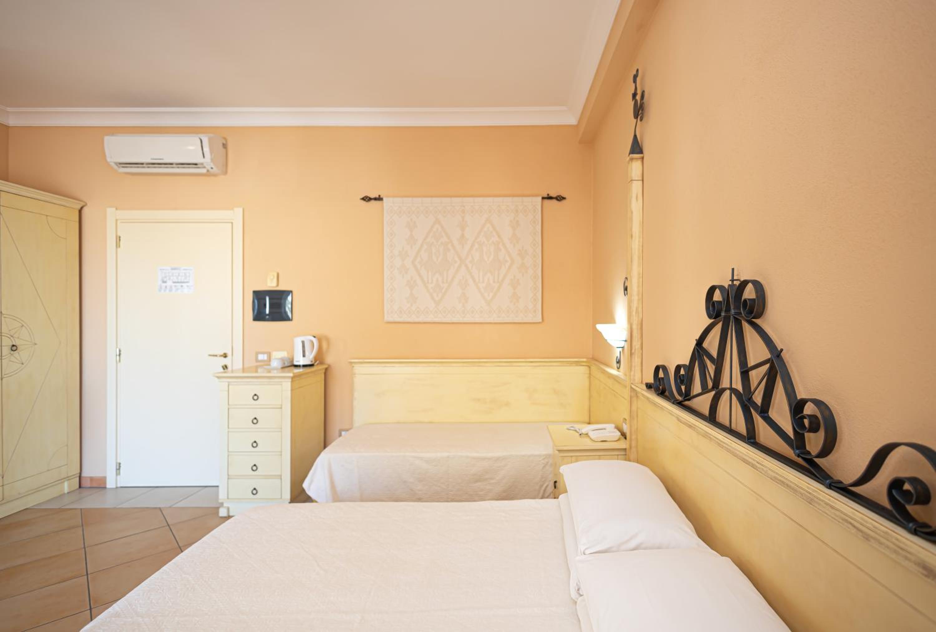 Superior Quadruple Room with Balcony and Sea View