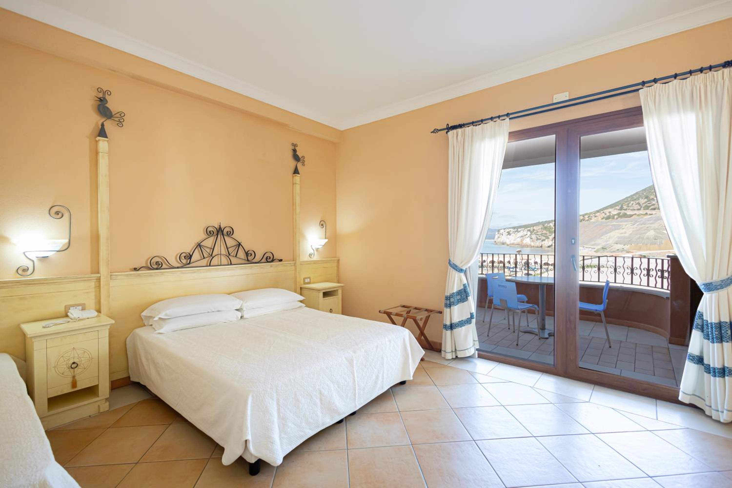 Deluxe Double or Twin Room with Terrace and Sea View
