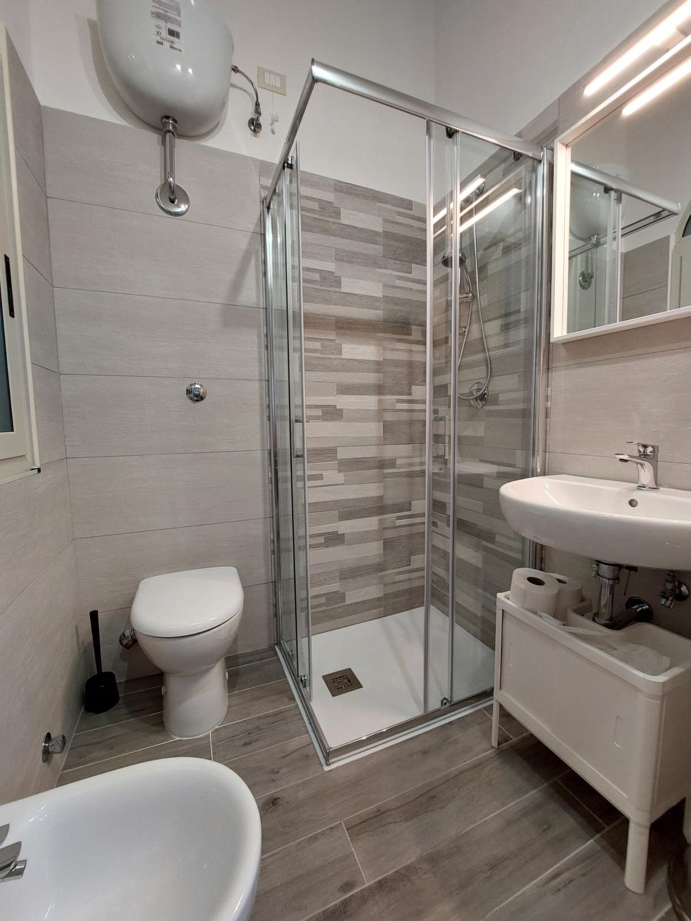 Economy Double Room - Photo 8