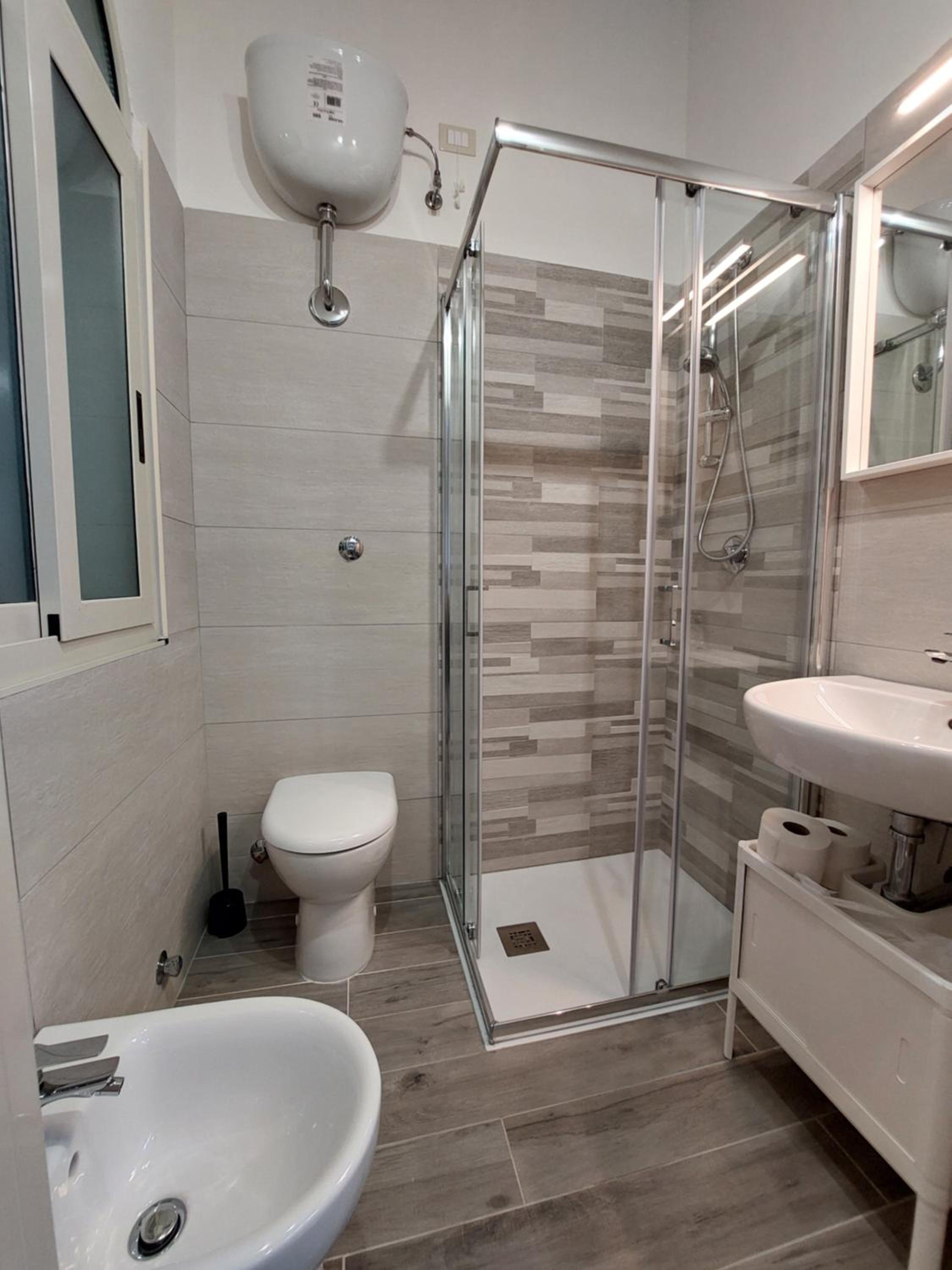 Economy Double Room - Photo 10