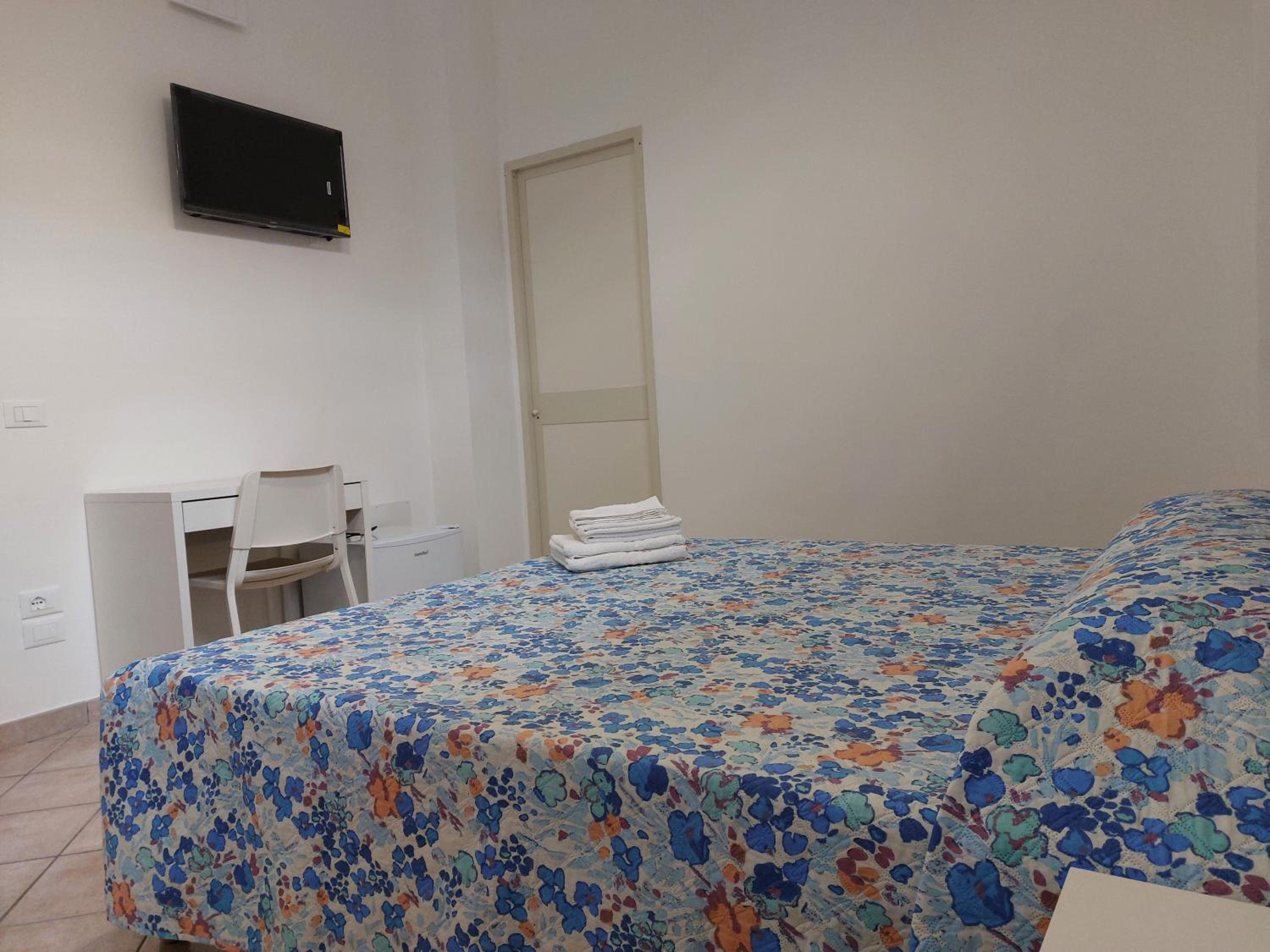 Economy Double Room - Photo 7