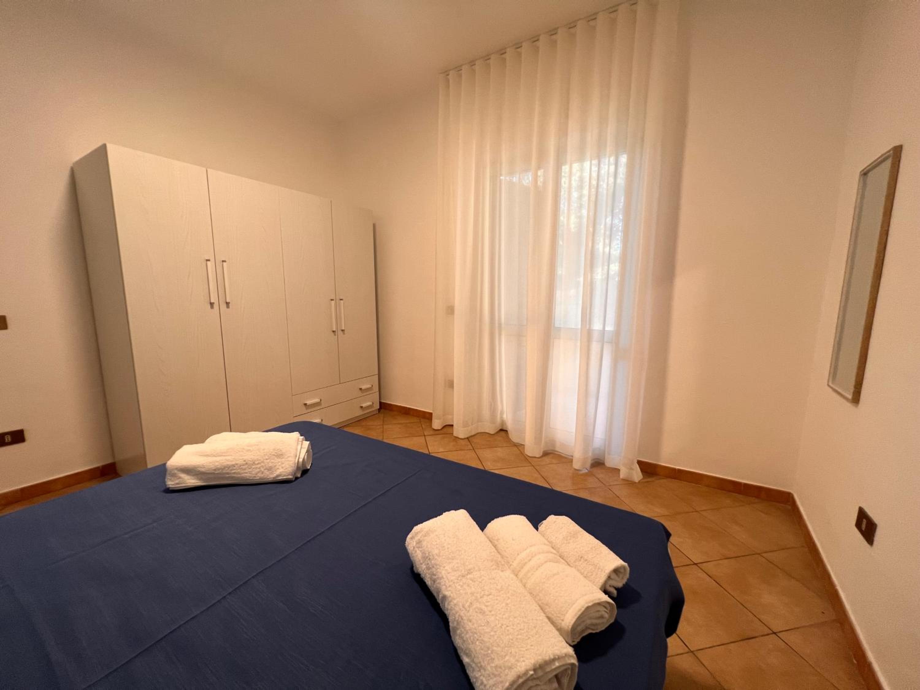 One-Bedroom Apartment photo 1