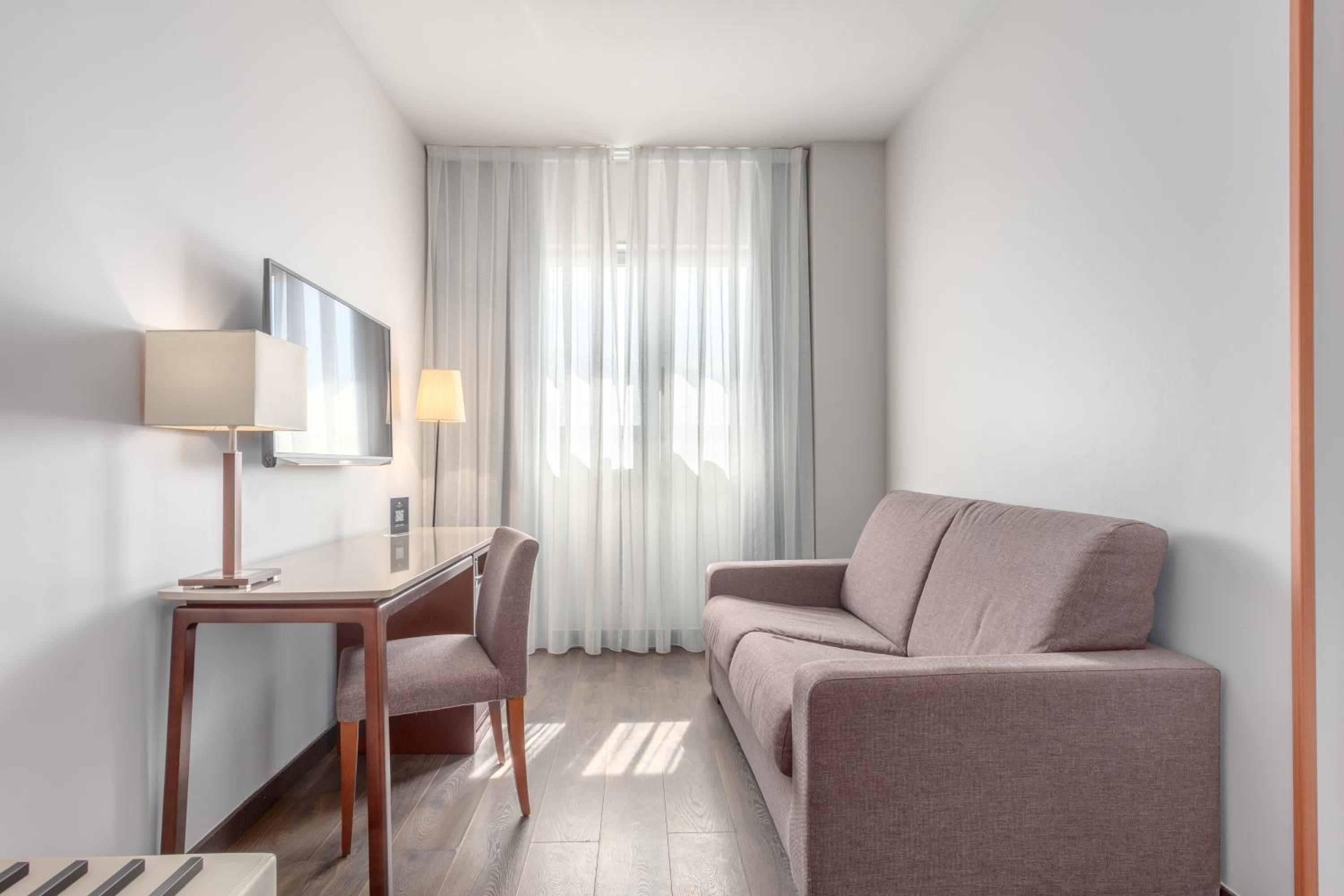 Double Room with Sitting Area - Photo 1