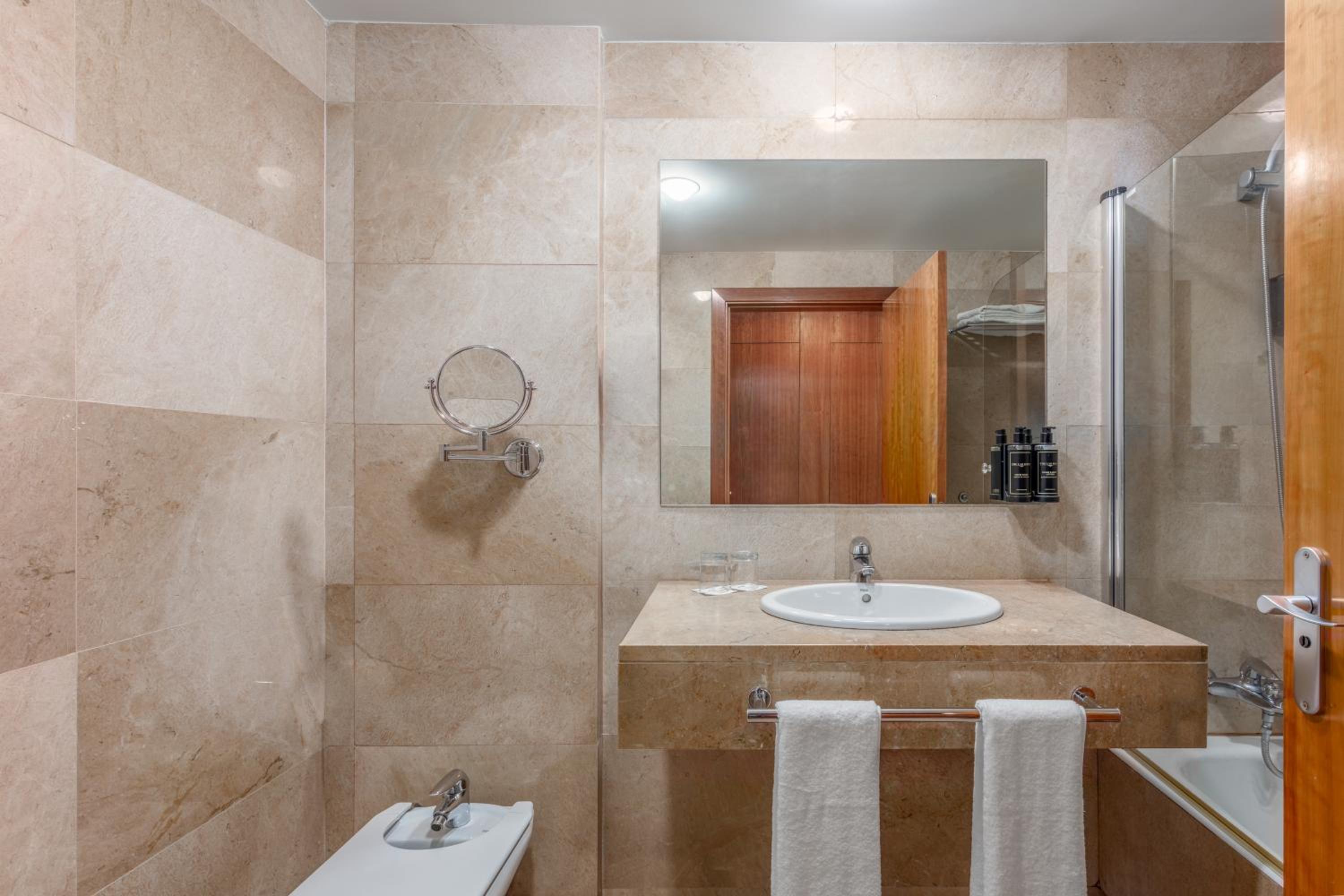 Double or Twin Room - Photo 3