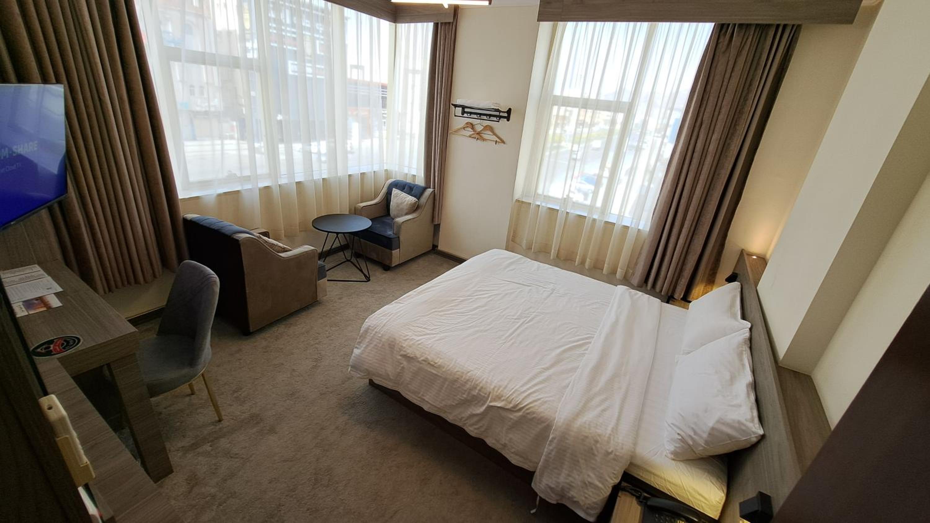 King Room with Mountain View