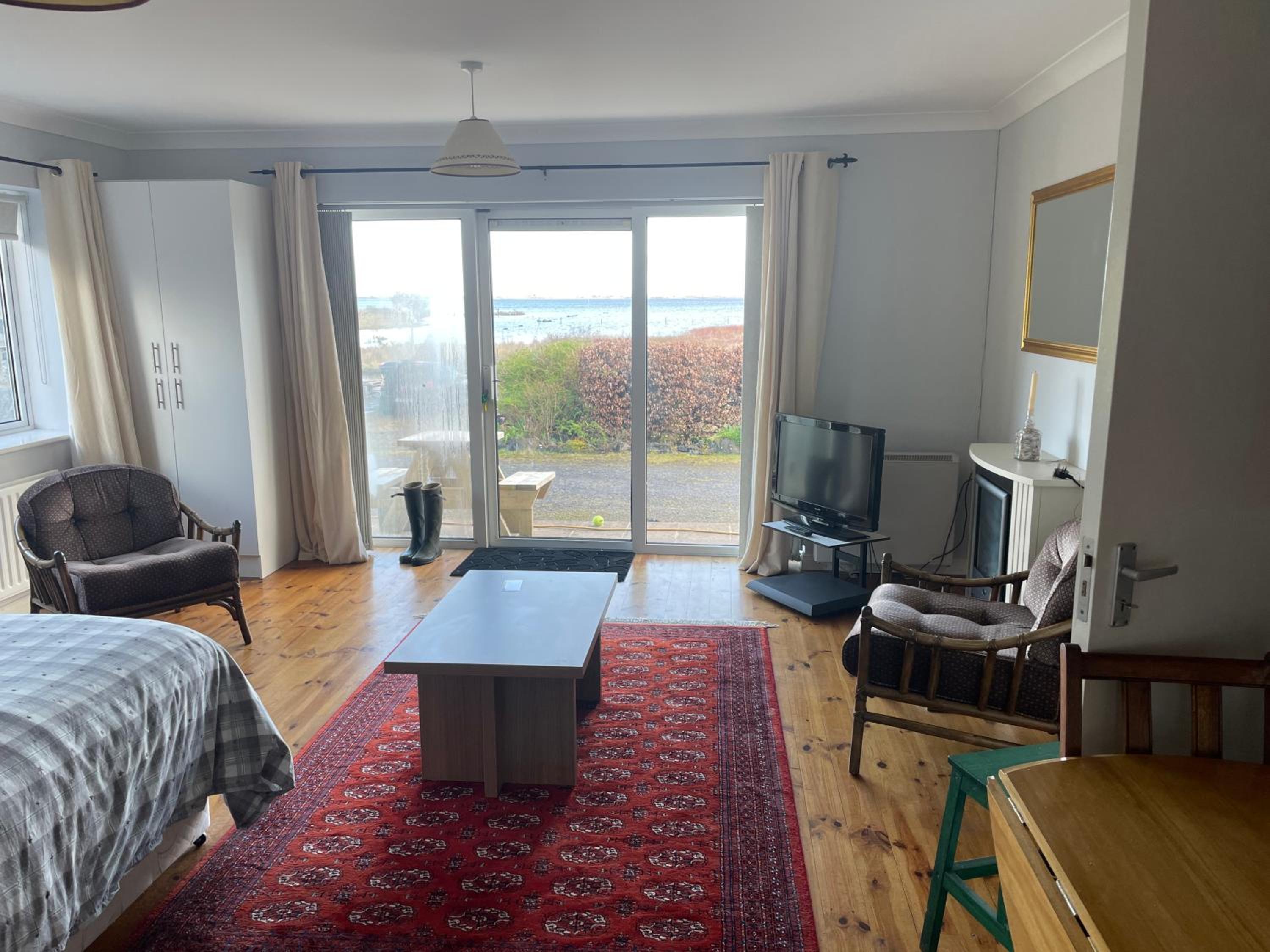 Apartment with Lake View photo 3
